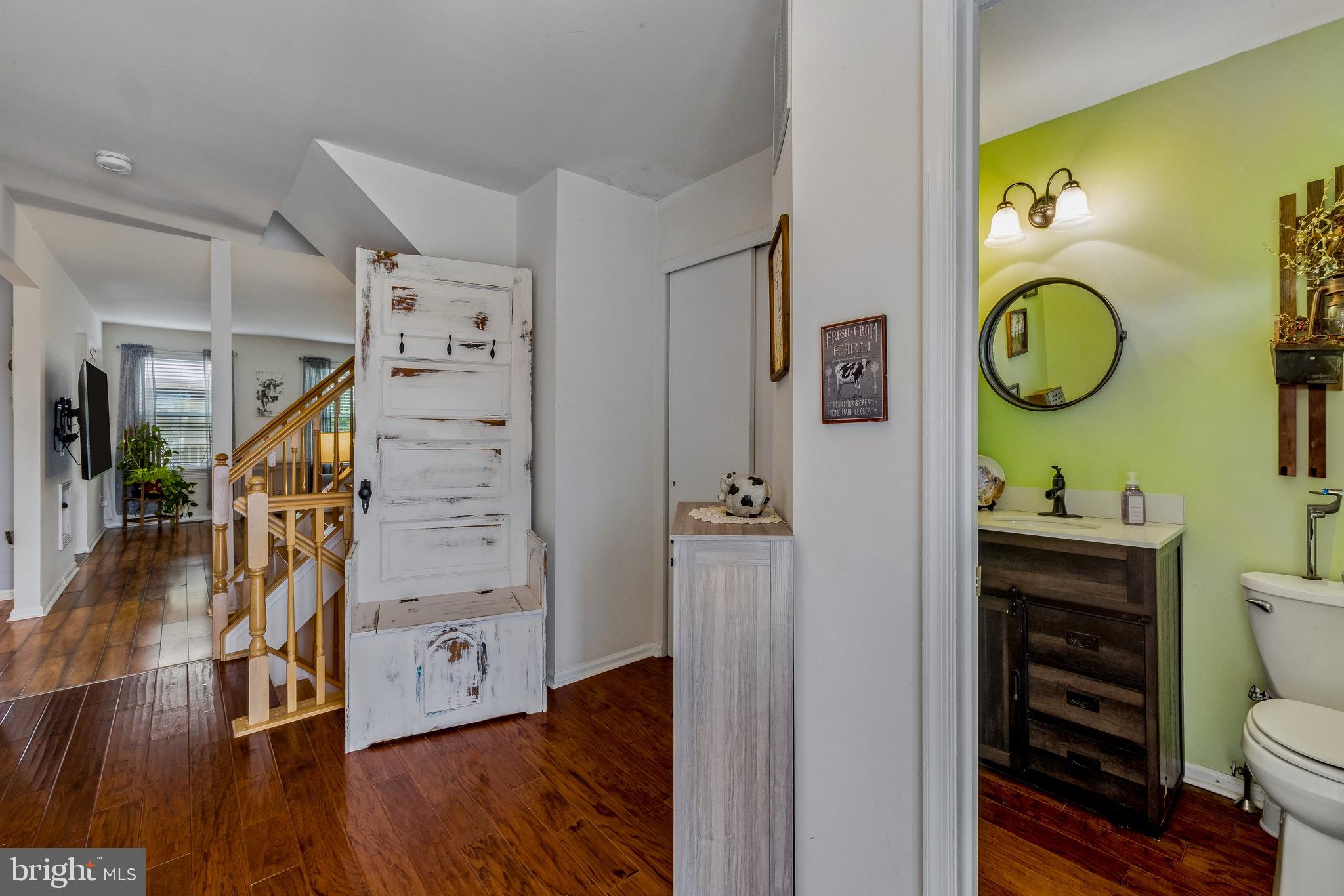 2 HETTON COURT