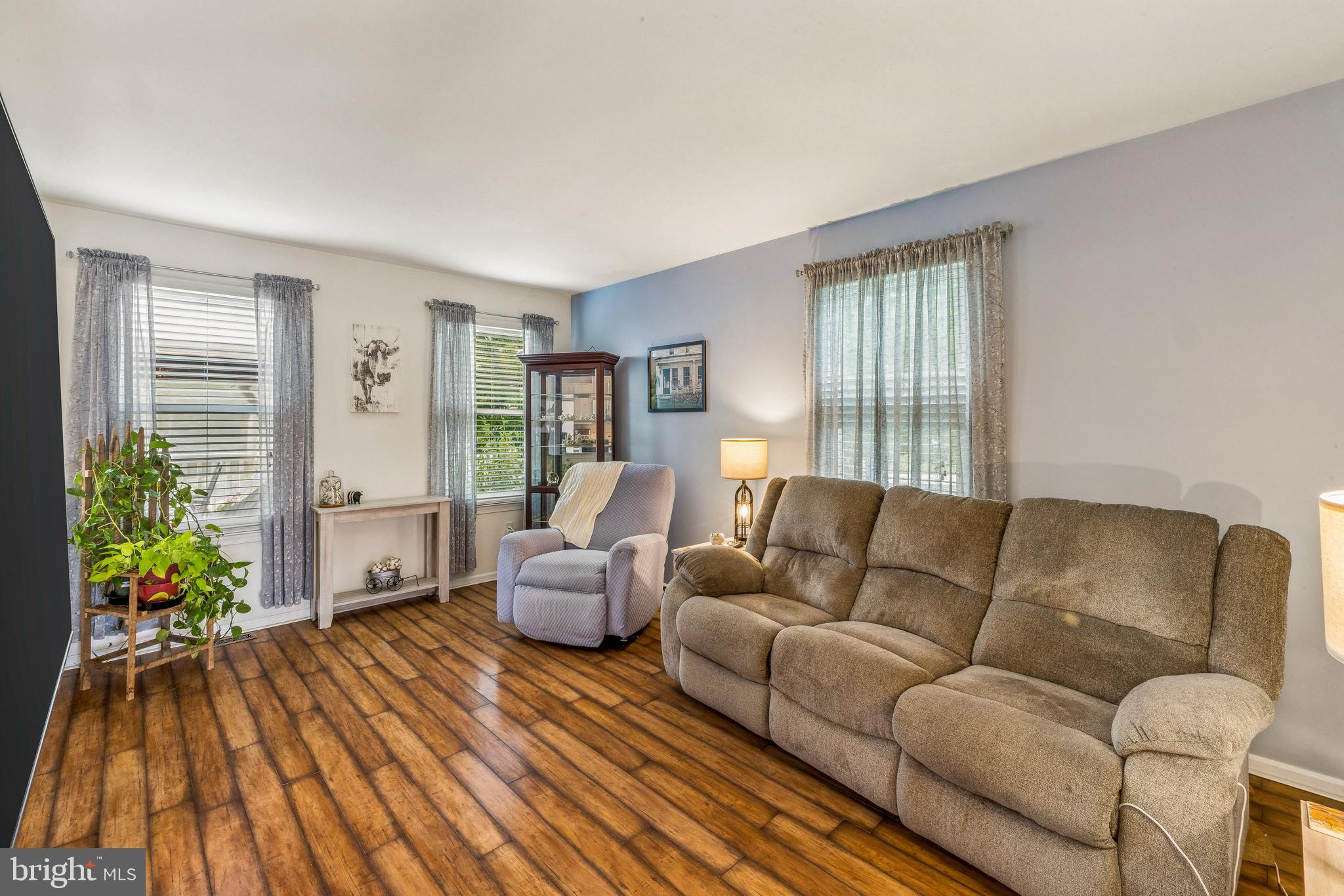 2 HETTON COURT