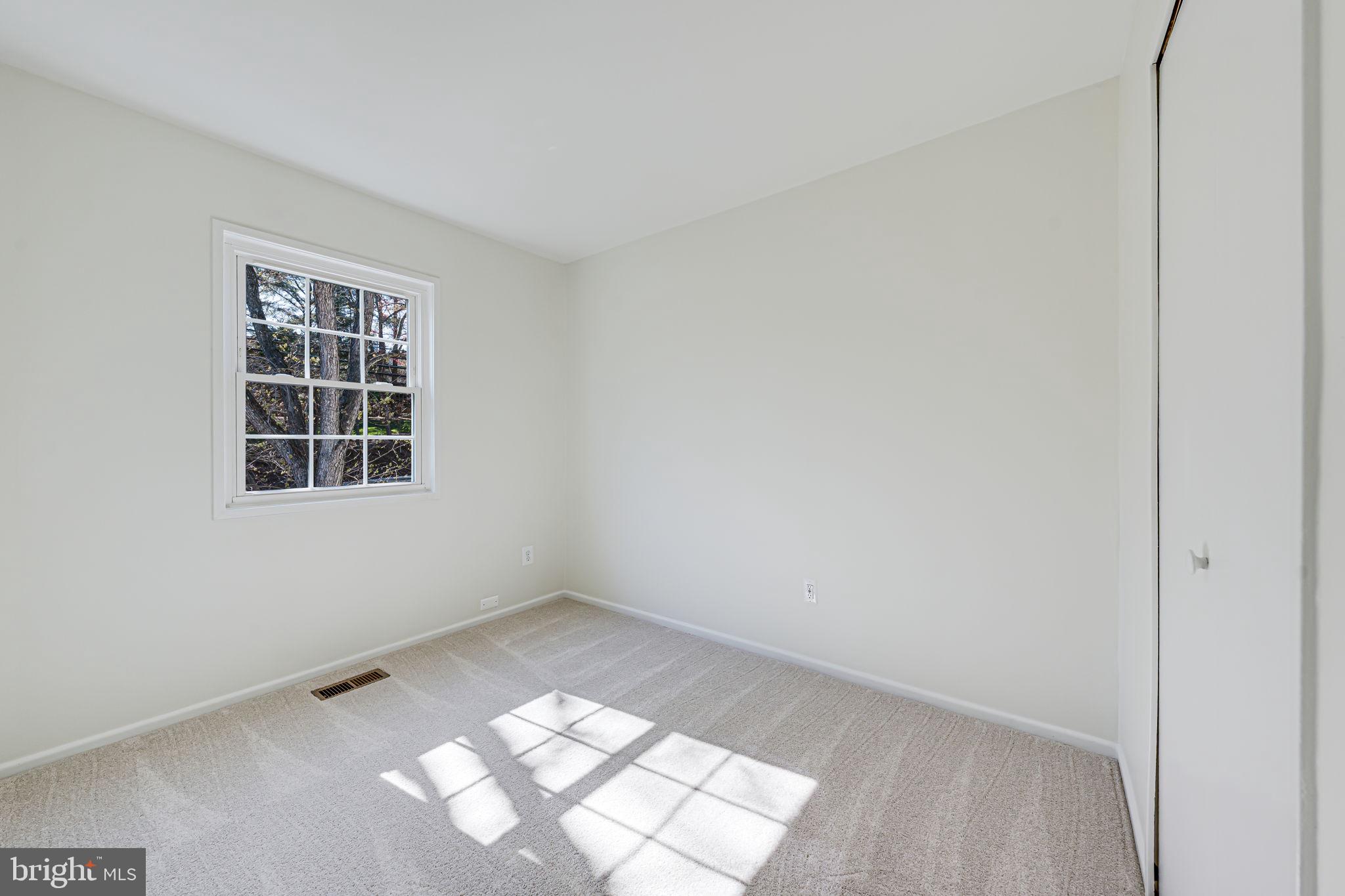 LAKE BRADDOCK - Residential