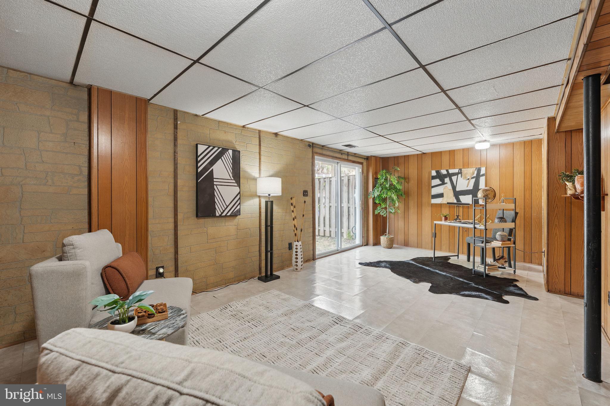 LAKE BRADDOCK - Residential