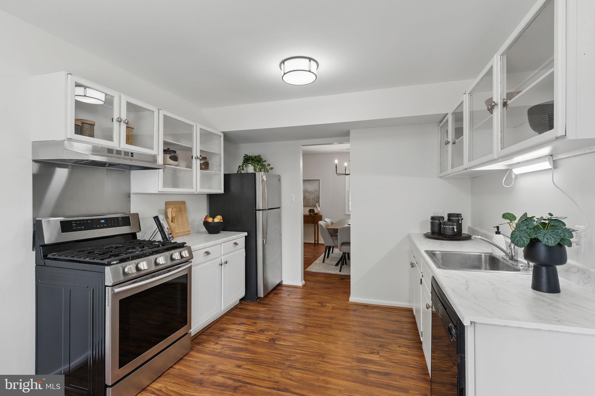 5542 HOLLINS LANE