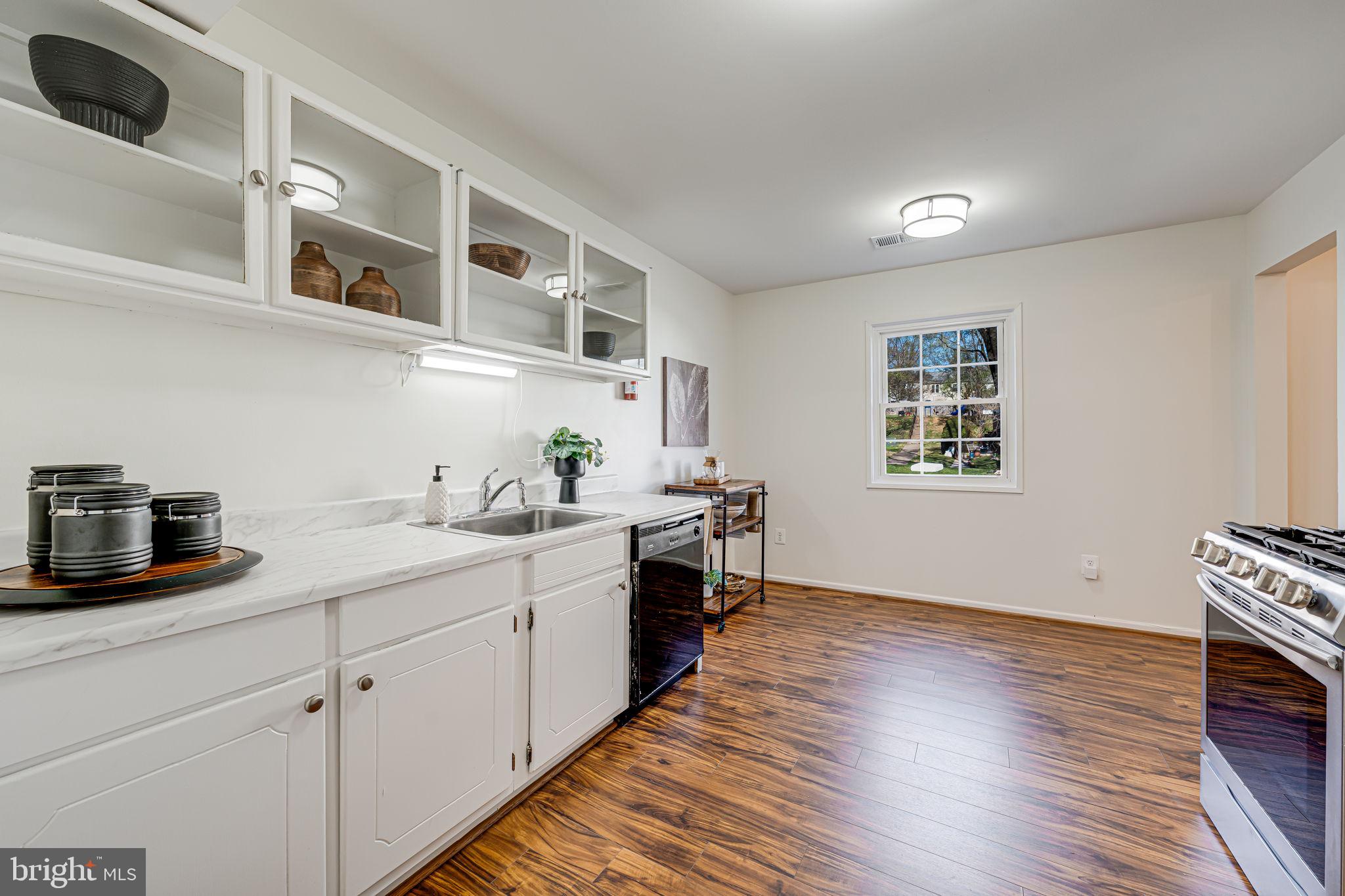 LAKE BRADDOCK - Residential