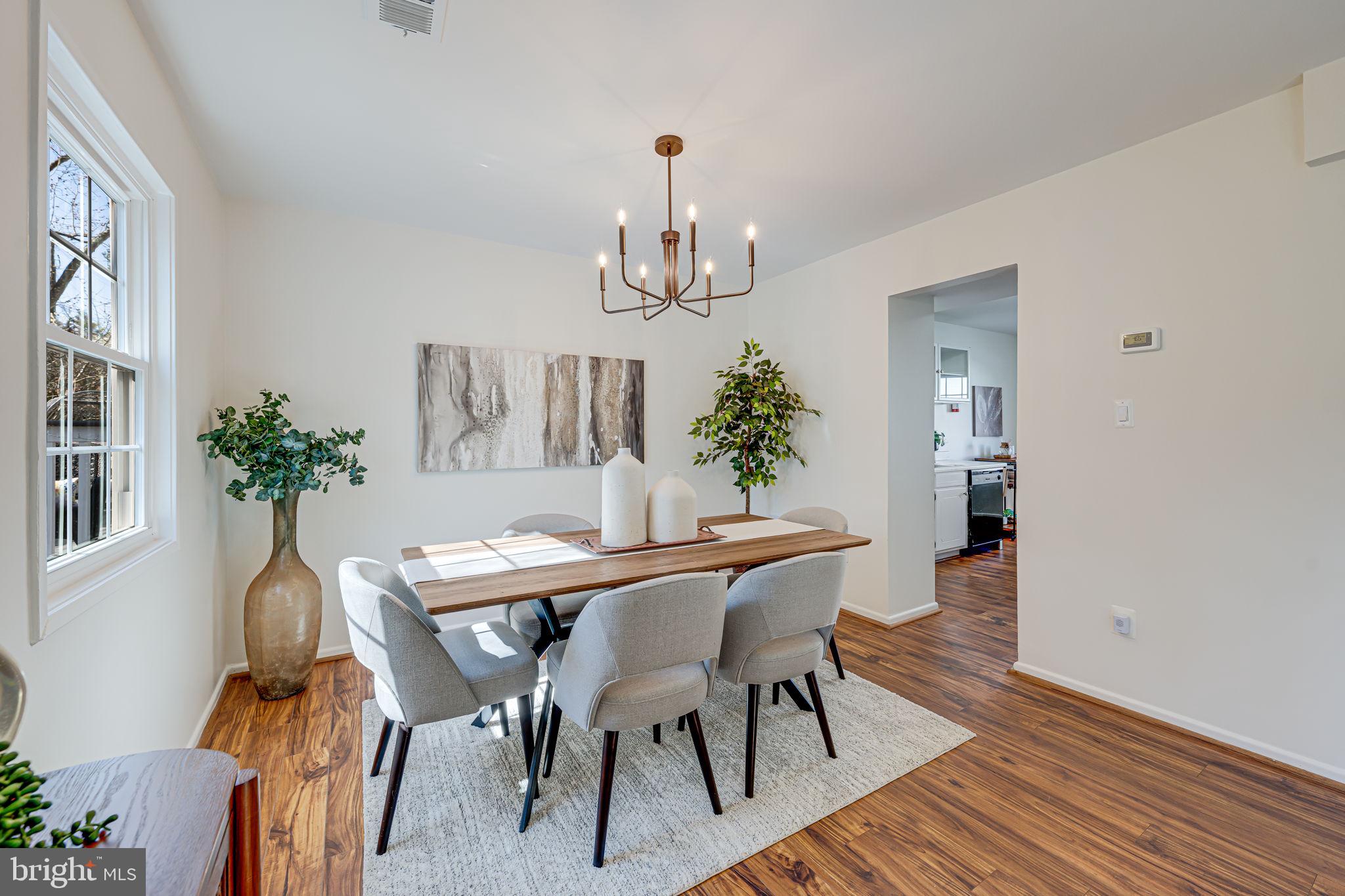 5542 HOLLINS LANE