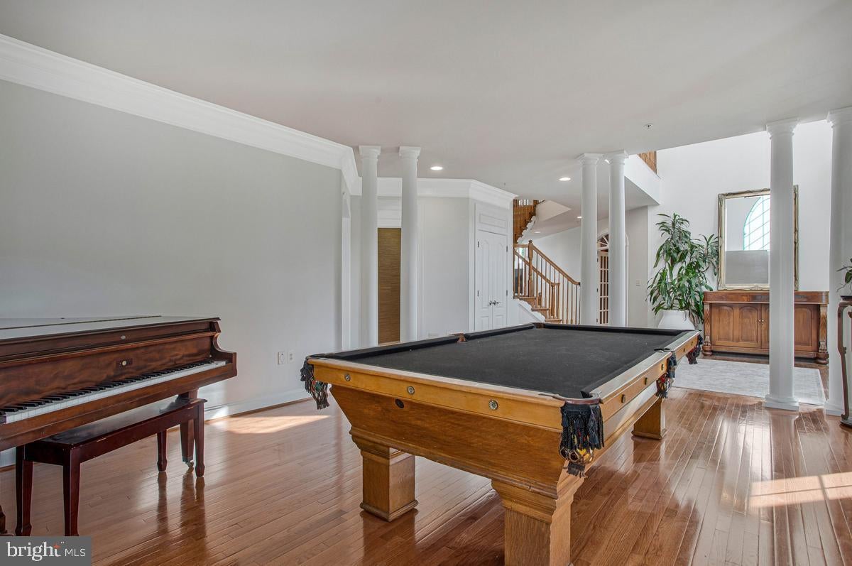 27 Hunting Ct, Edgewater, MD, 21037, USA, 5 Bedrooms Bedrooms, ,6 BathroomsBathrooms,Residential,Active,27 Hunting Ct,MDAA2140348