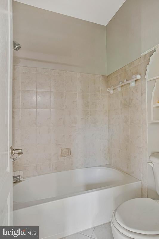 27 Hunting Ct, Edgewater, MD, 21037, USA, 5 Bedrooms Bedrooms, ,6 BathroomsBathrooms,Residential,Active,27 Hunting Ct,MDAA2140348