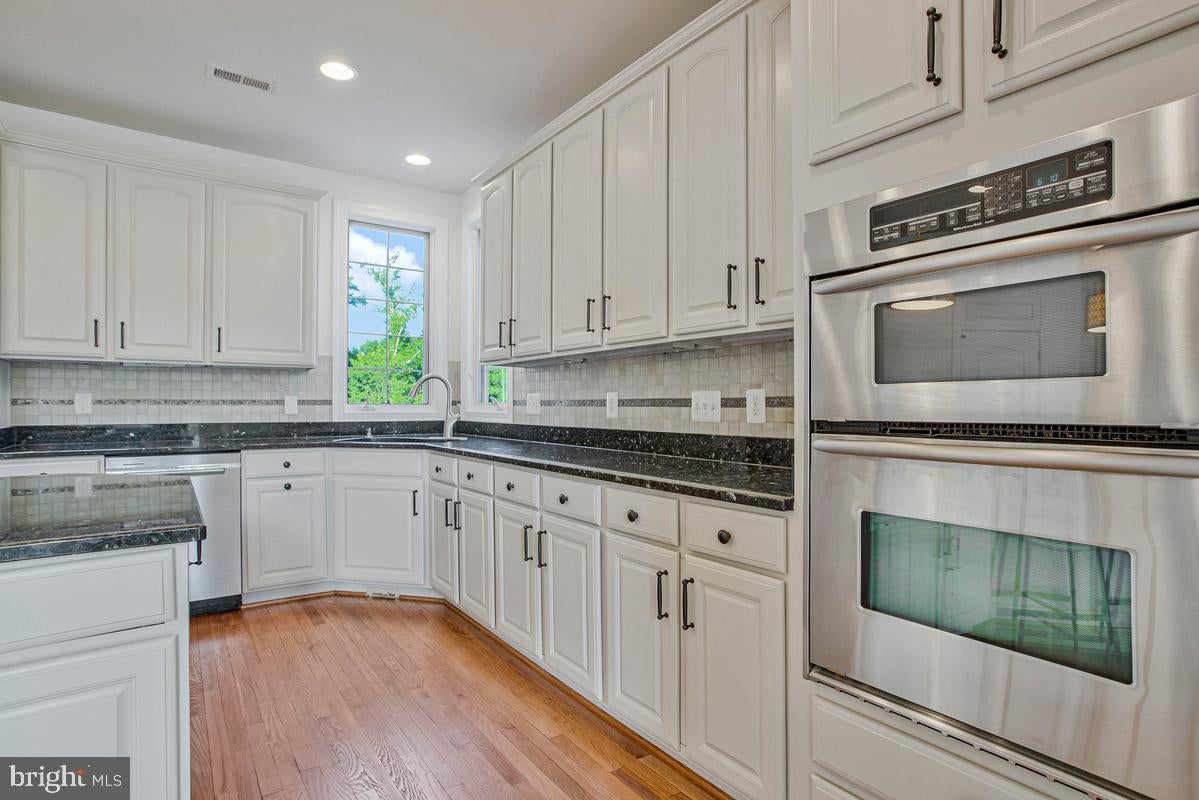 27 Hunting Ct, Edgewater, MD, 21037, USA, 5 Bedrooms Bedrooms, ,6 BathroomsBathrooms,Residential,Active,27 Hunting Ct,MDAA2140348