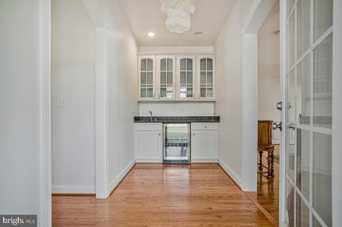 27 Hunting Ct, Edgewater, MD, 21037, USA, 5 Bedrooms Bedrooms, ,6 BathroomsBathrooms,Residential,Active,27 Hunting Ct,MDAA2140348
