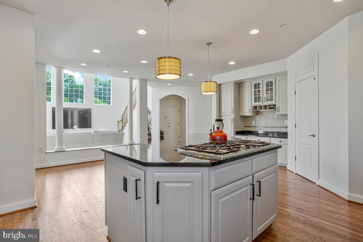 27 Hunting Ct, Edgewater, MD, 21037, USA, 5 Bedrooms Bedrooms, ,6 BathroomsBathrooms,Residential,Active,27 Hunting Ct,MDAA2140348