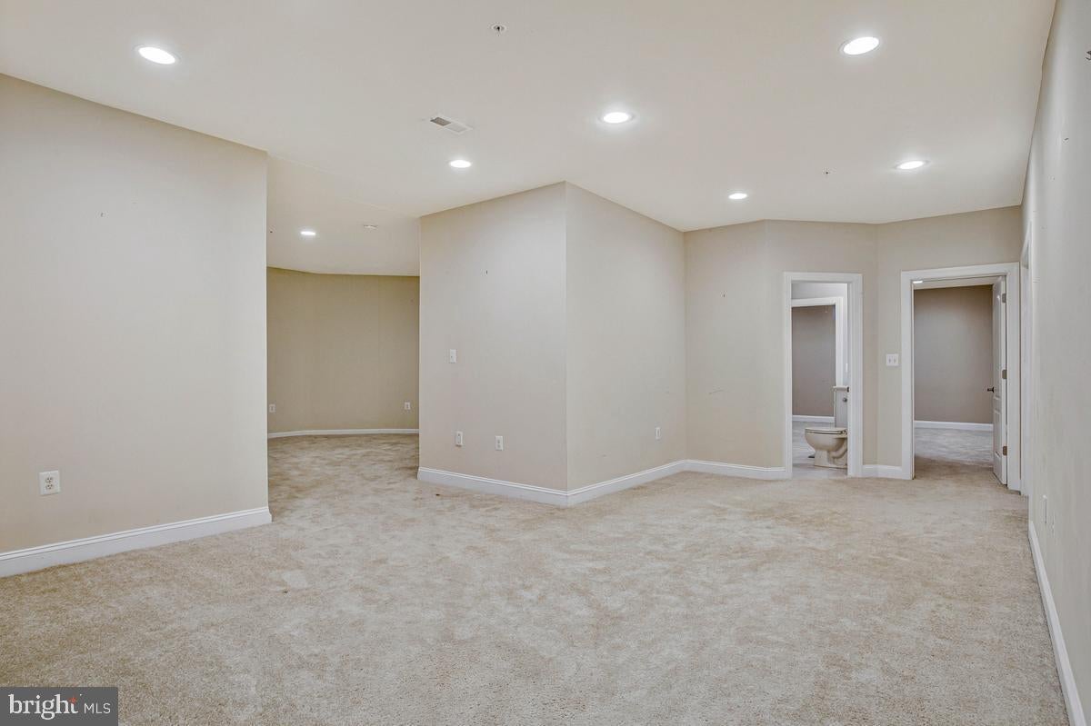 27 Hunting Ct, Edgewater, MD, 21037, USA, 5 Bedrooms Bedrooms, ,6 BathroomsBathrooms,Residential,Active,27 Hunting Ct,MDAA2140348