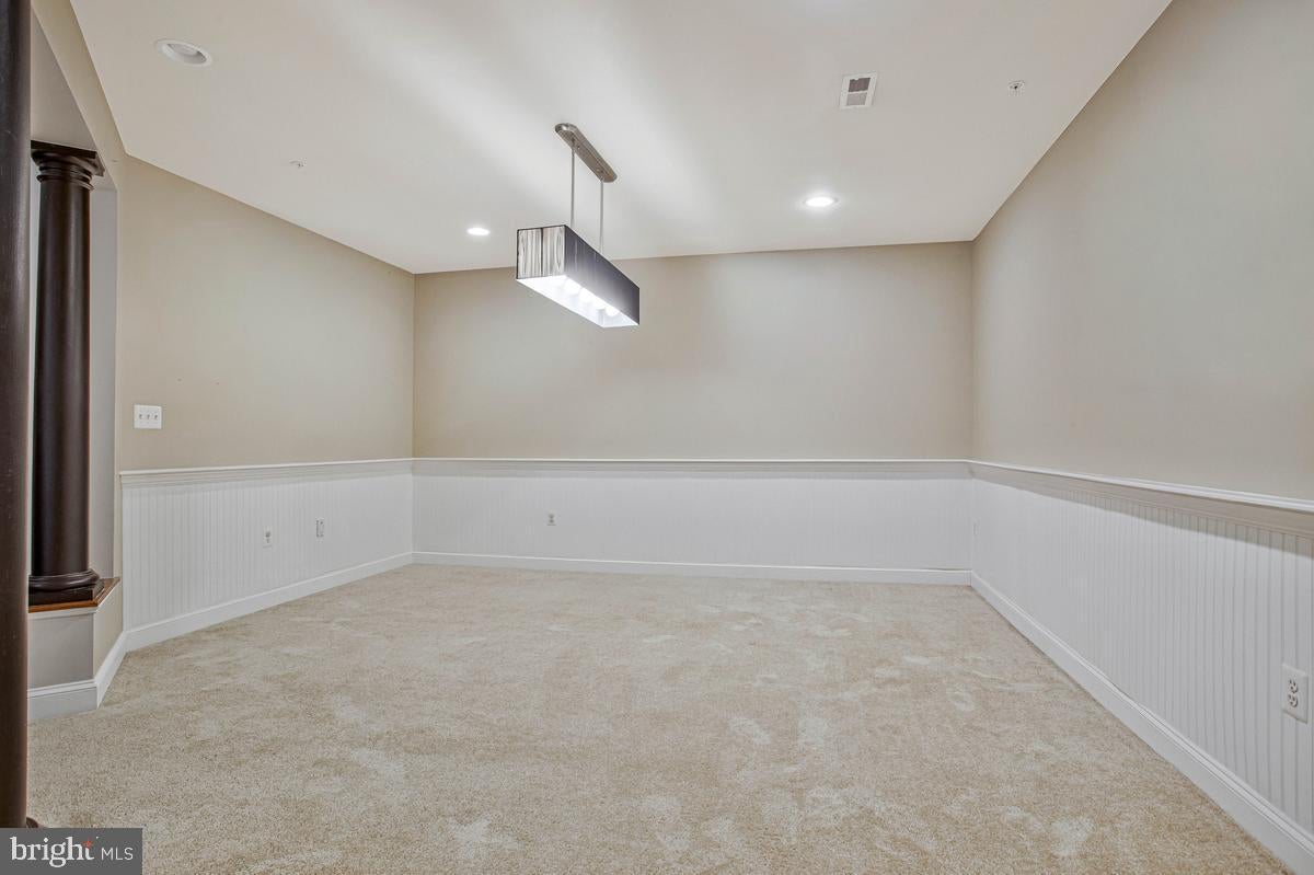 27 Hunting Ct, Edgewater, MD, 21037, USA, 5 Bedrooms Bedrooms, ,6 BathroomsBathrooms,Residential,Active,27 Hunting Ct,MDAA2140348