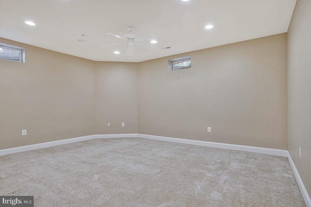 27 Hunting Ct, Edgewater, MD, 21037, USA, 5 Bedrooms Bedrooms, ,6 BathroomsBathrooms,Residential,Active,27 Hunting Ct,MDAA2140348