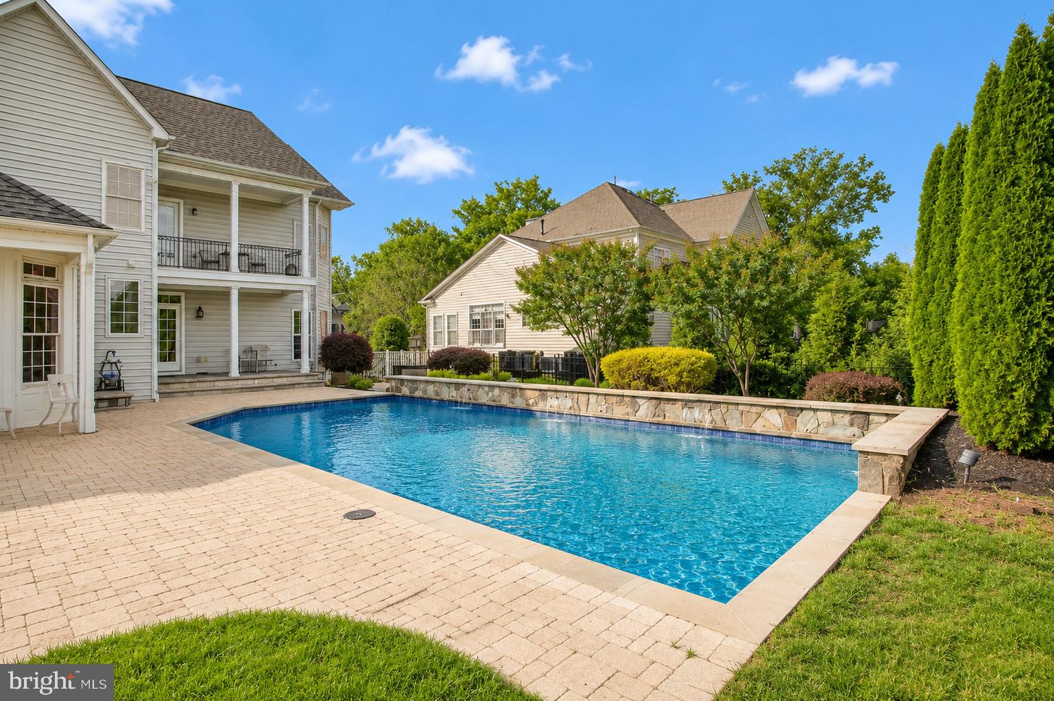 27 Hunting Ct, Edgewater, MD, 21037, USA, 5 Bedrooms Bedrooms, ,6 BathroomsBathrooms,Residential,Active,27 Hunting Ct,MDAA2140348