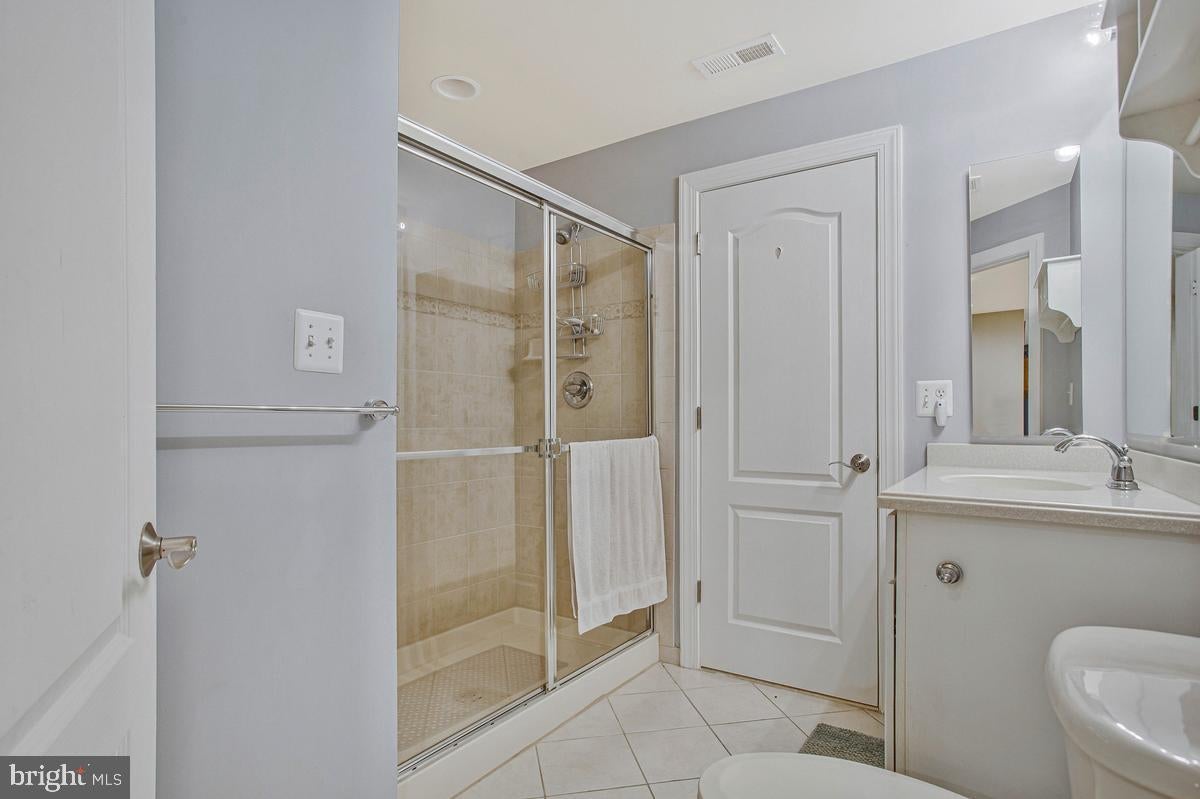 27 Hunting Ct, Edgewater, MD, 21037, USA, 5 Bedrooms Bedrooms, ,6 BathroomsBathrooms,Residential,Active,27 Hunting Ct,MDAA2140348