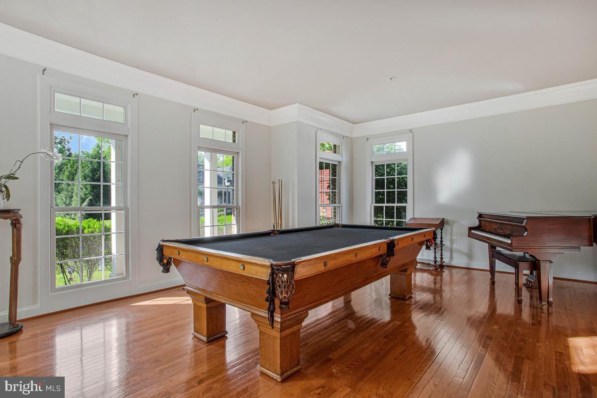 27 Hunting Ct, Edgewater, MD, 21037, USA, 5 Bedrooms Bedrooms, ,6 BathroomsBathrooms,Residential,Active,27 Hunting Ct,MDAA2140348