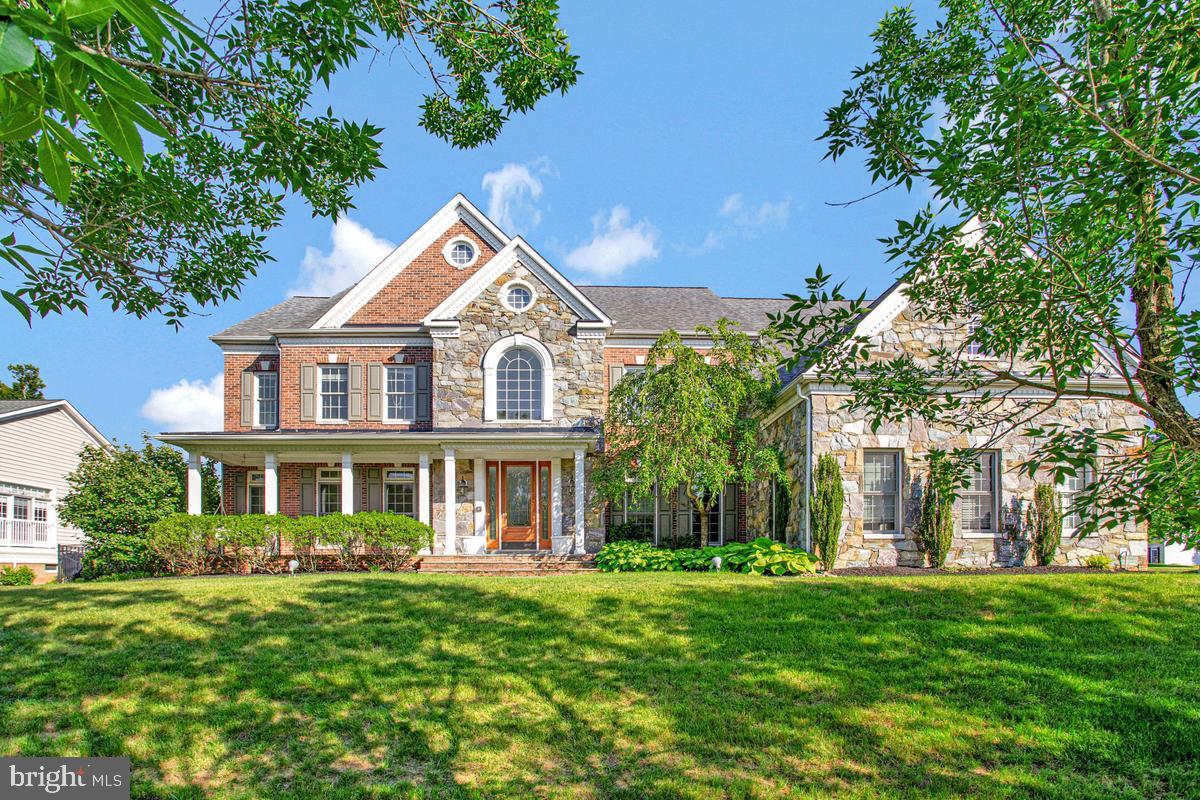 27 Hunting Ct, Edgewater, MD, 21037, USA, 5 Bedrooms Bedrooms, ,6 BathroomsBathrooms,Residential,Active,27 Hunting Ct,MDAA2140348
