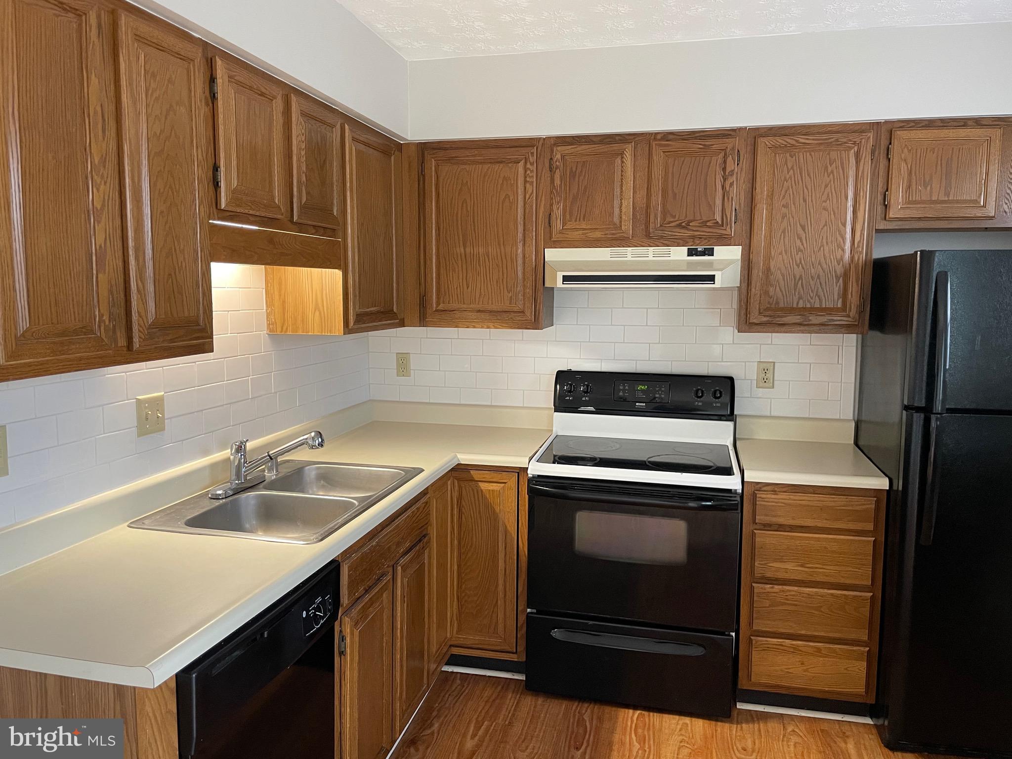 MUSSELMAN SQUARE - Residential Lease