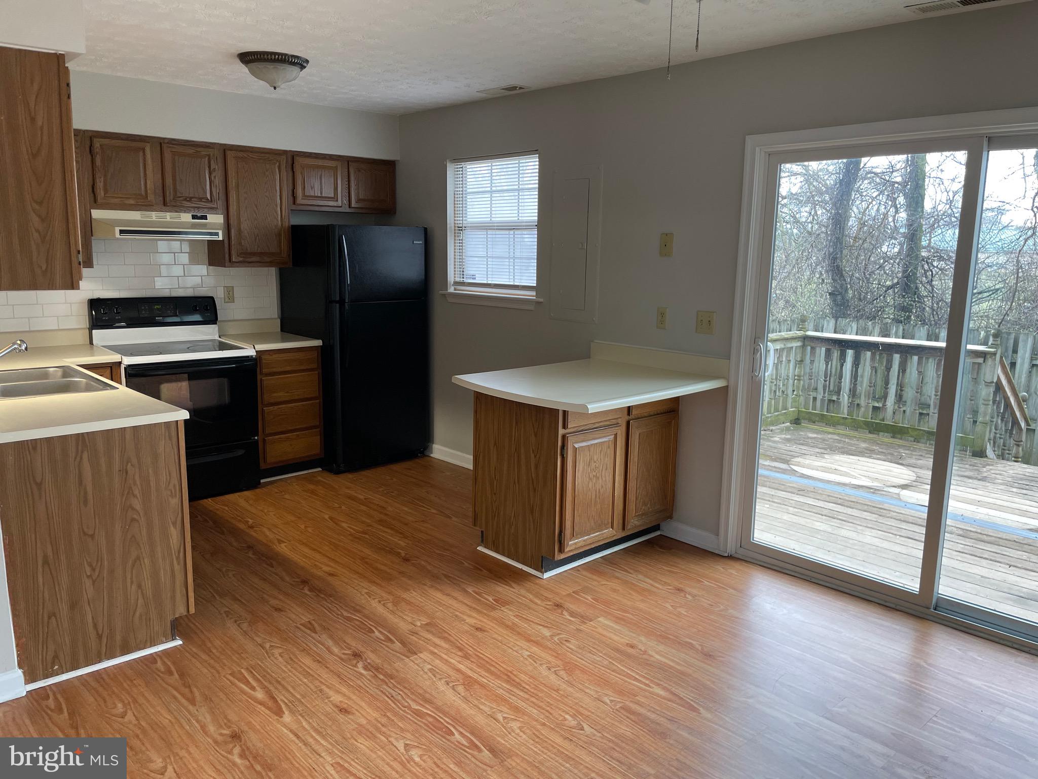 MUSSELMAN SQUARE - Residential Lease