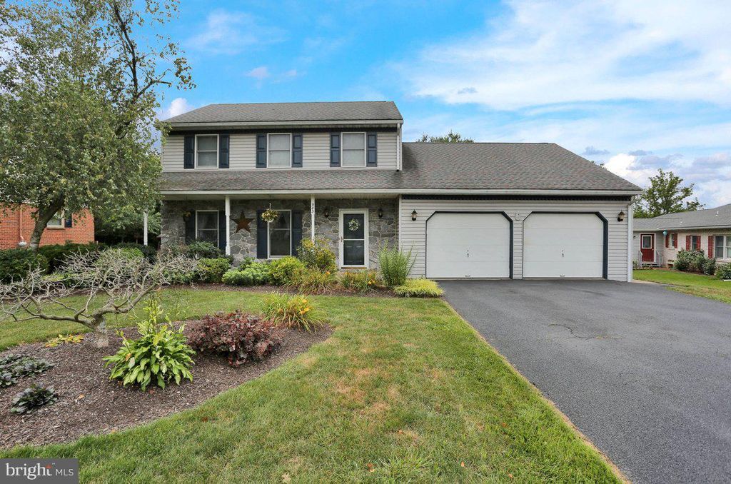 Photo of 983 GLENVIEW DR, DENVER, PA 17517 (MLS # PALA2038932)