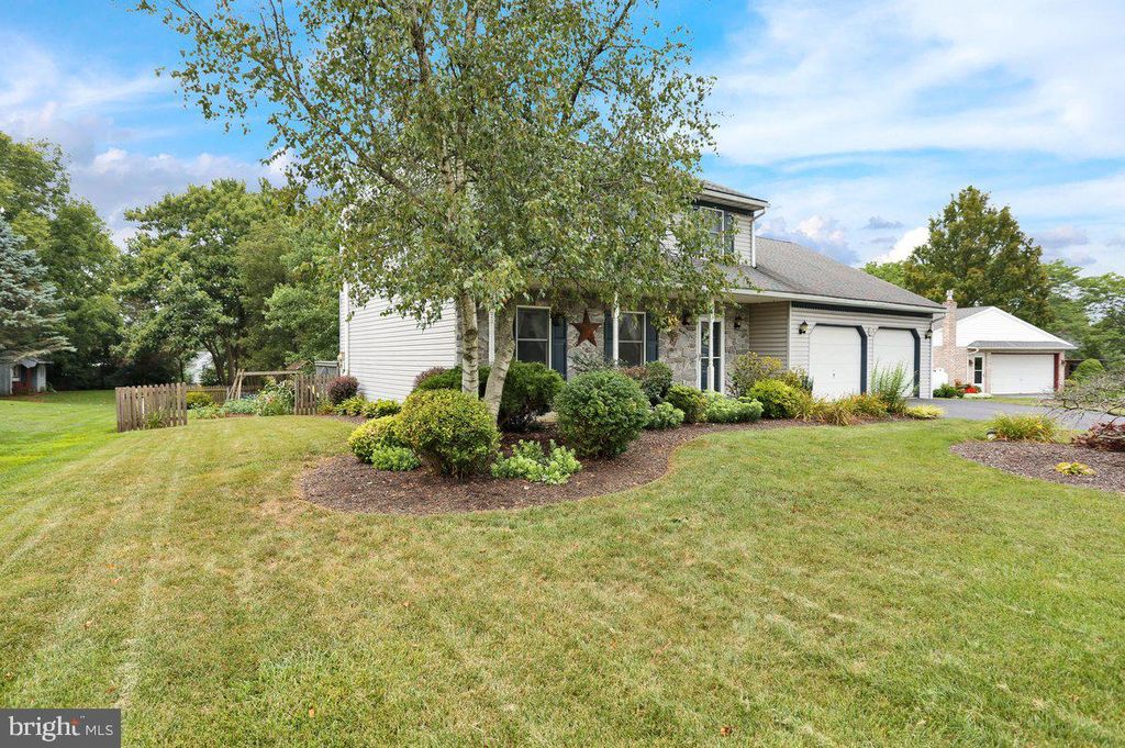 Photo of 983 GLENVIEW DR, DENVER, PA 17517 (MLS # PALA2038932)