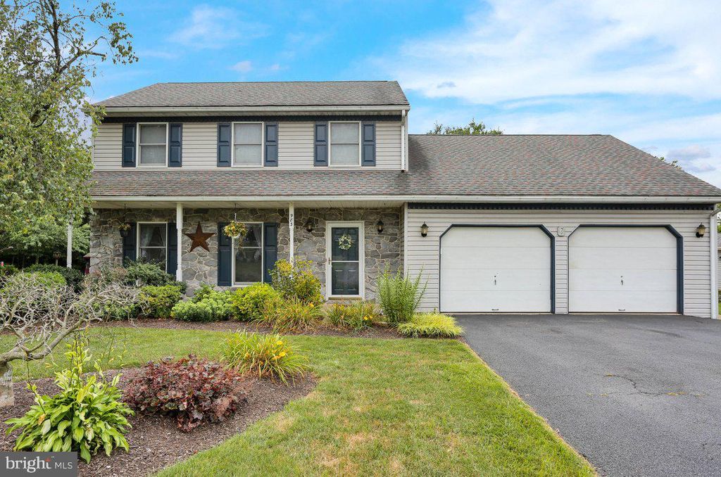 Photo of 983 GLENVIEW DR, DENVER, PA 17517 (MLS # PALA2038932)