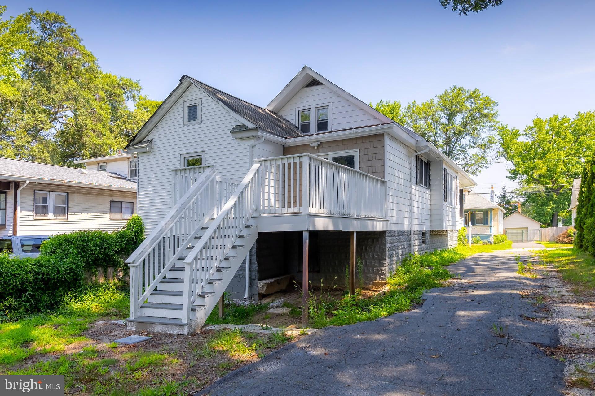 131 WATKINS AVENUE