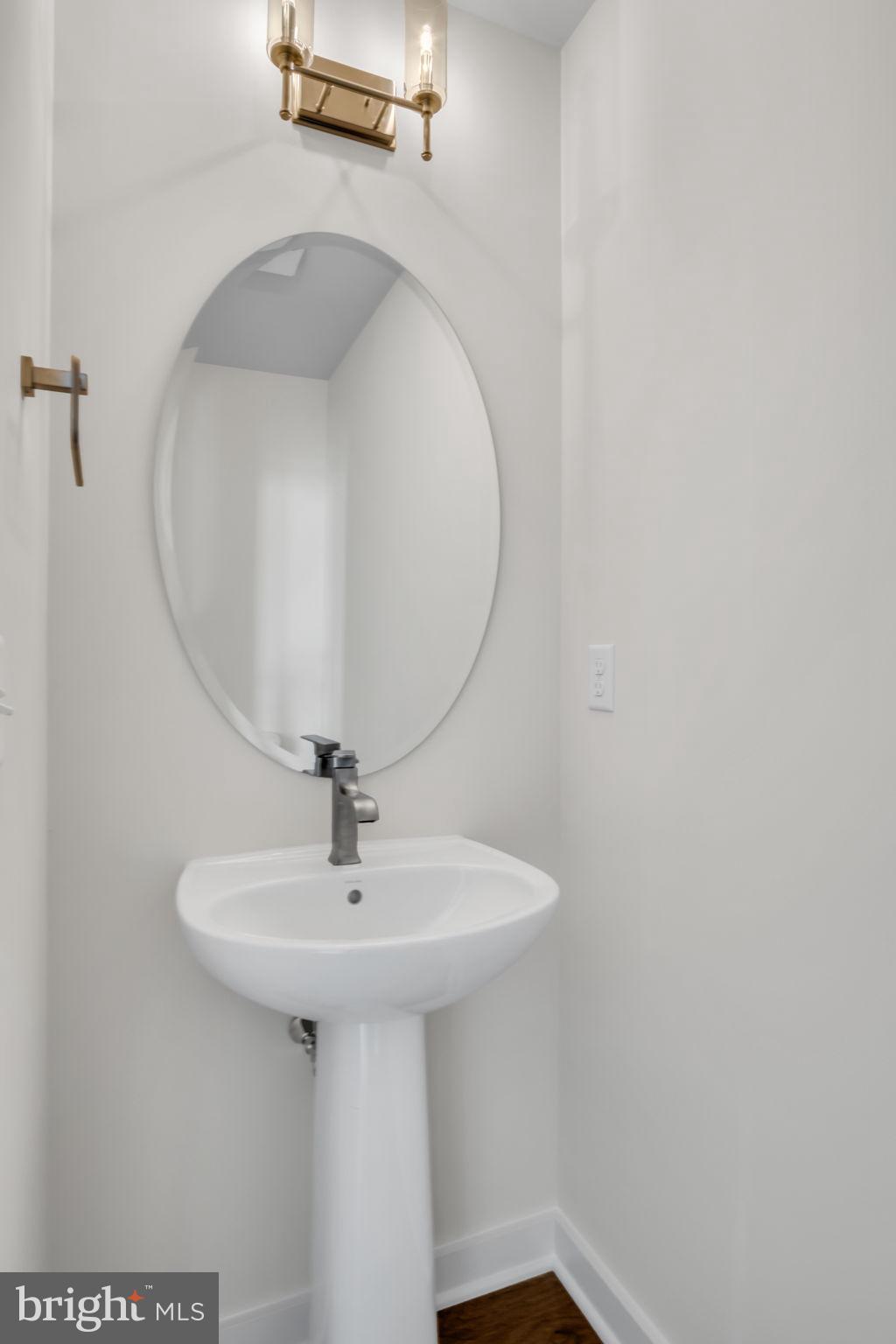 JEFFERSON COURT - Residential