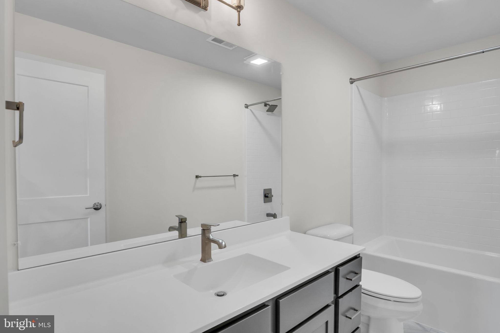 JEFFERSON COURT - Residential