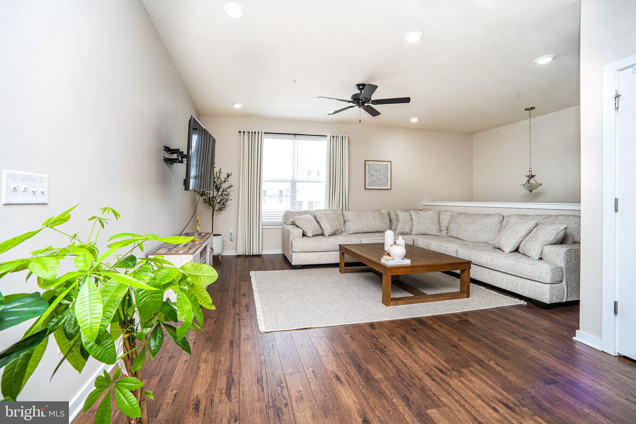 TOWNES AT SHANNON HILL - Residential