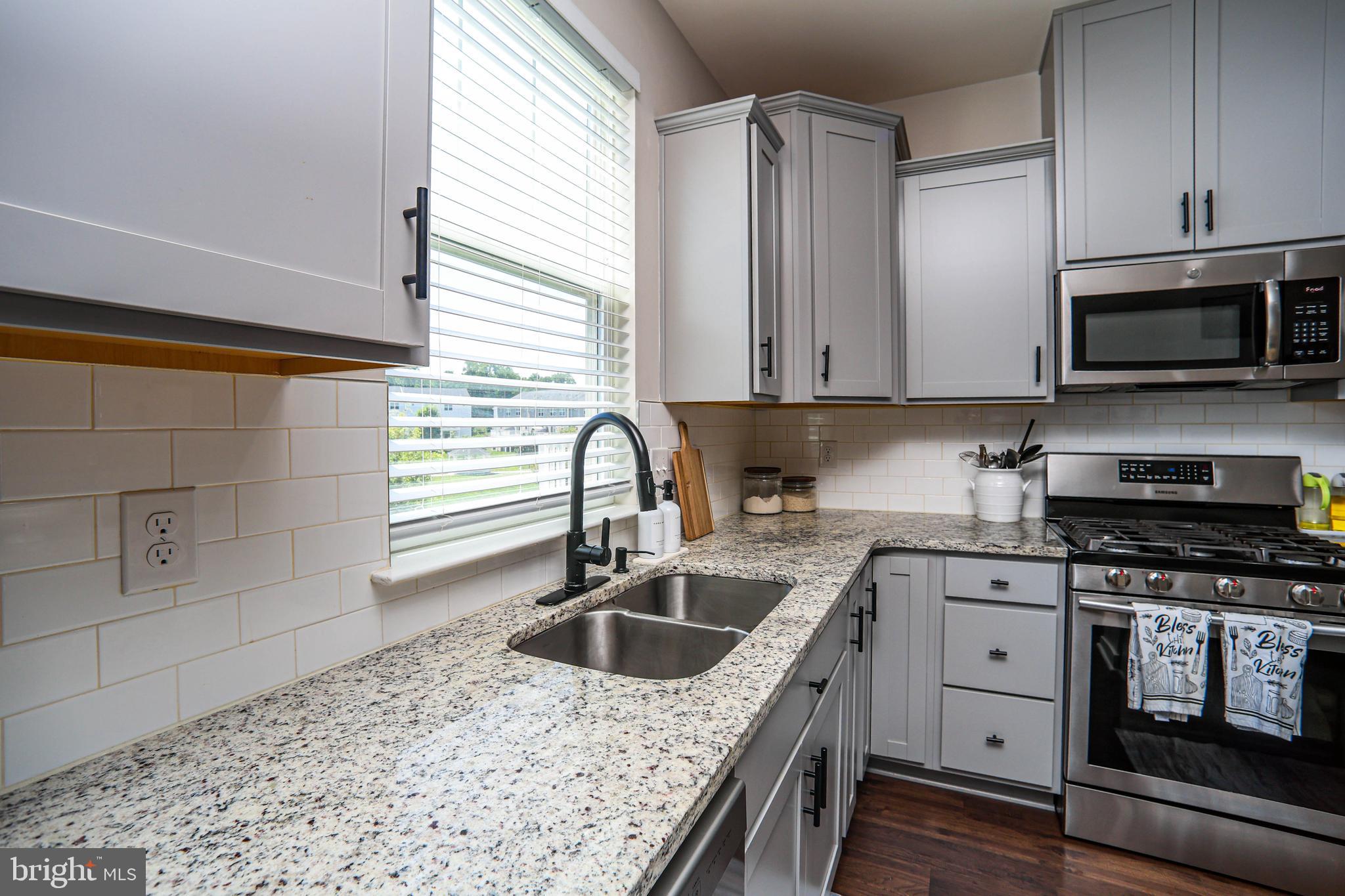 TOWNES AT SHANNON HILL - Residential