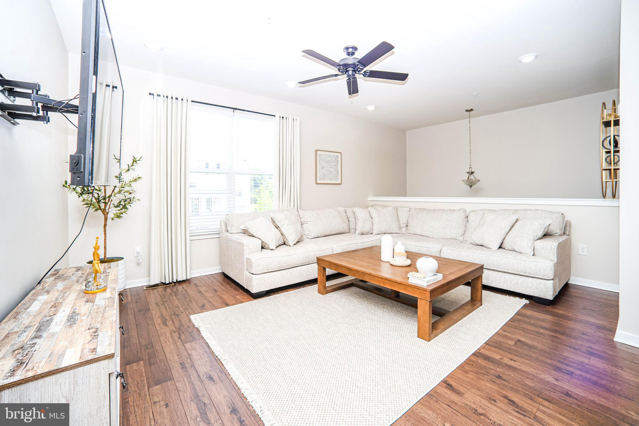 TOWNES AT SHANNON HILL - Residential