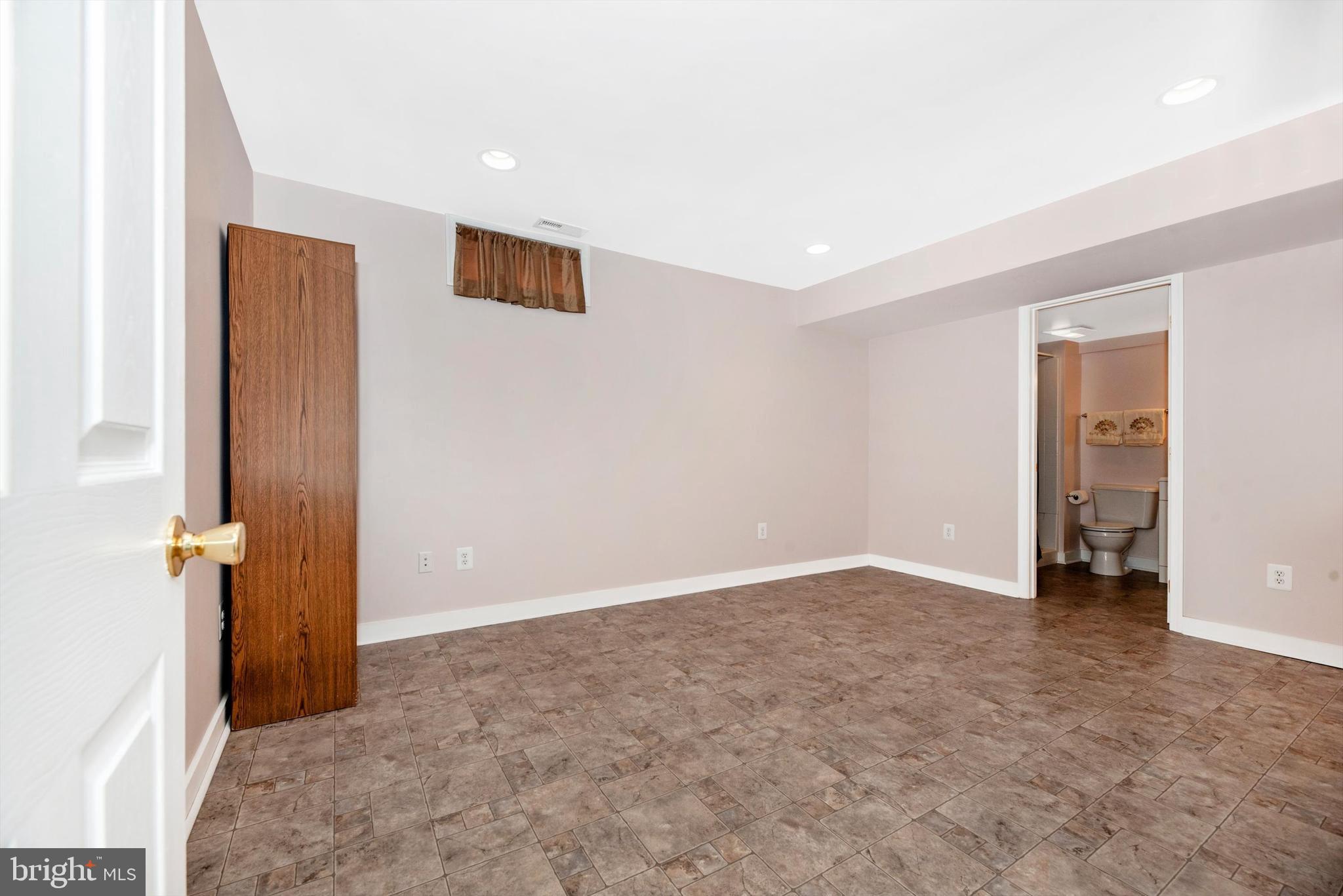 THE MEADOW AT NEW MARKET - Residential