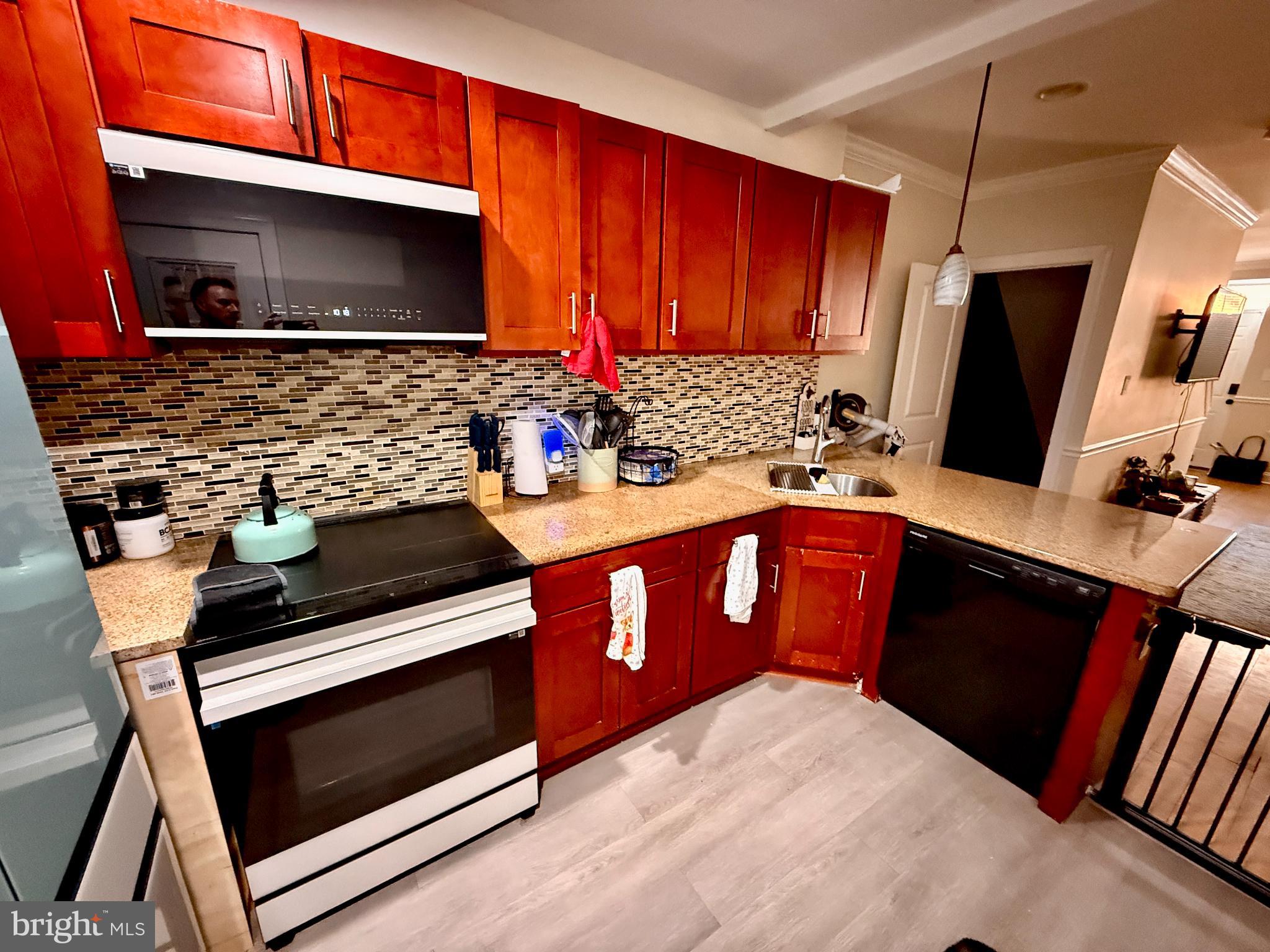 POINT BREEZE - Residential