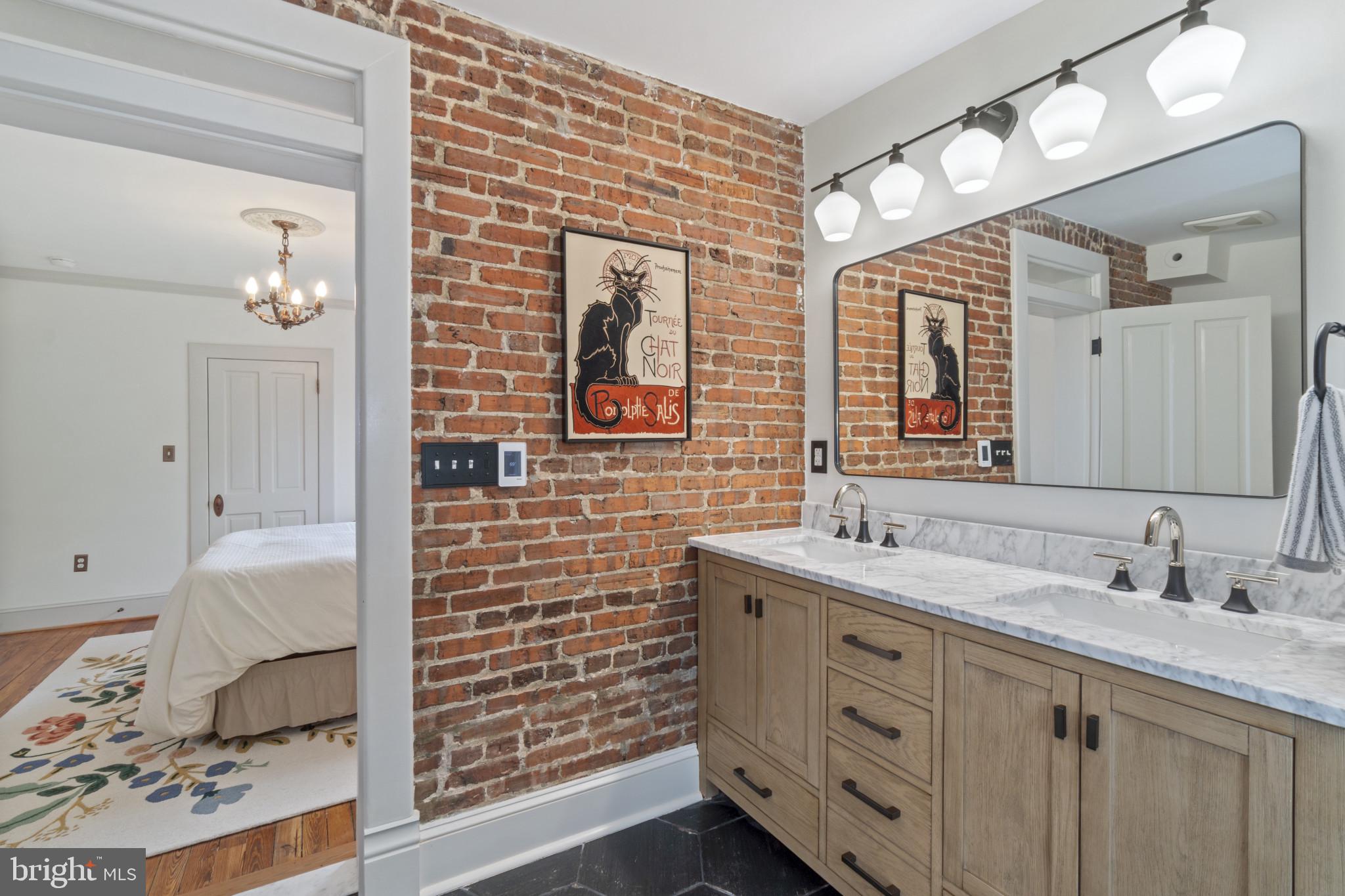 ROLAND PARK - Residential