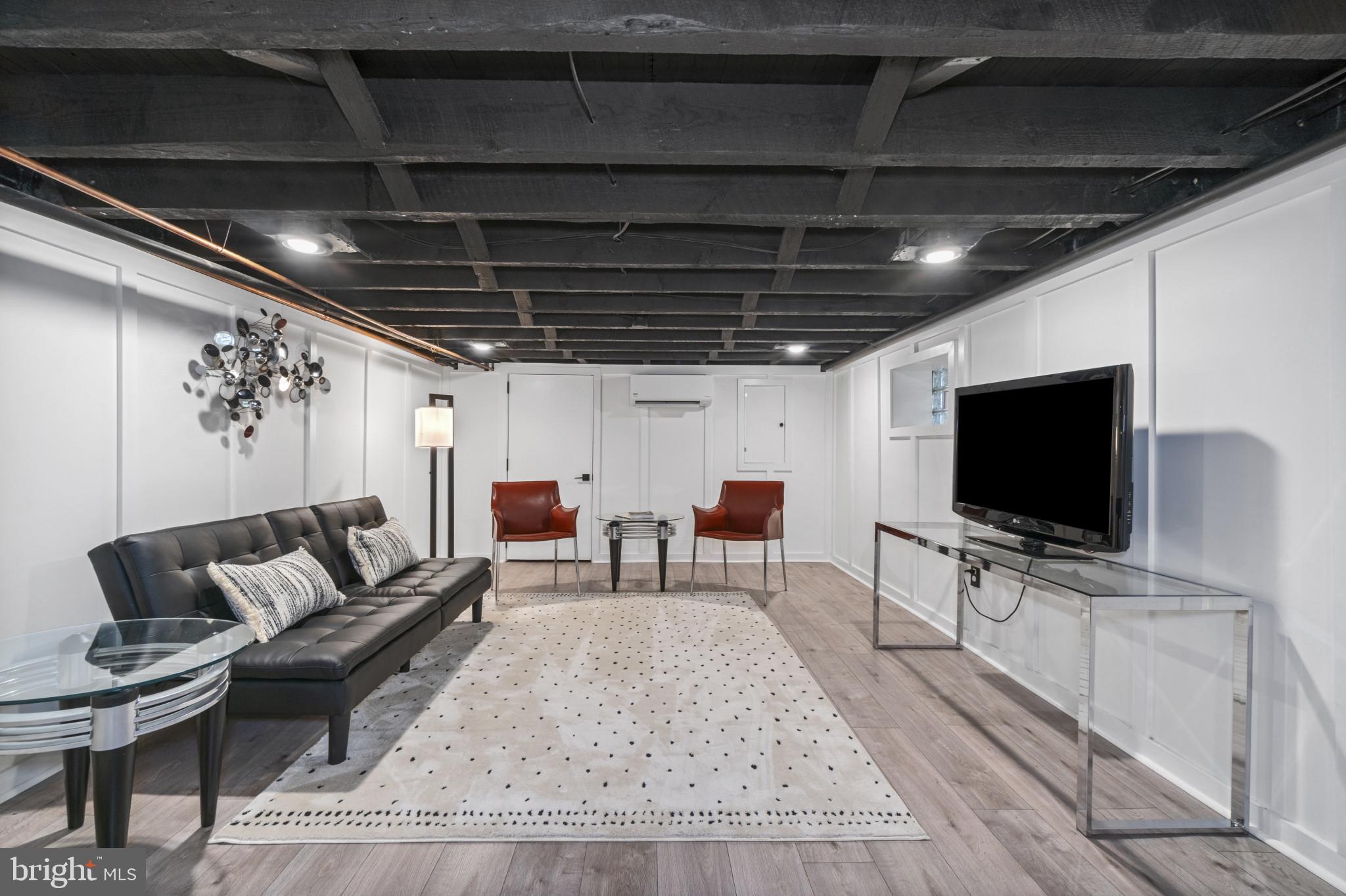 ROLAND PARK - Residential