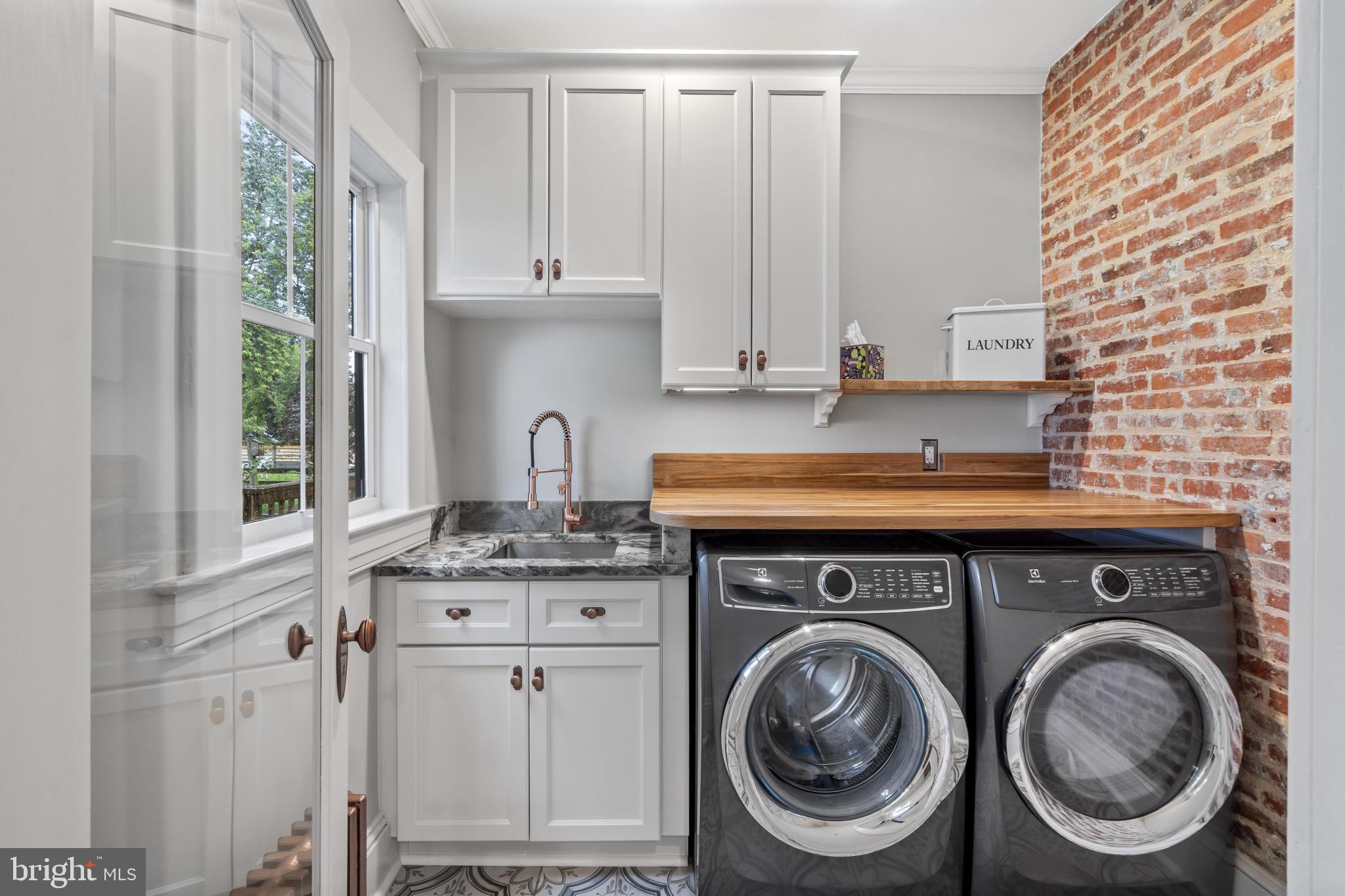 ROLAND PARK - Residential