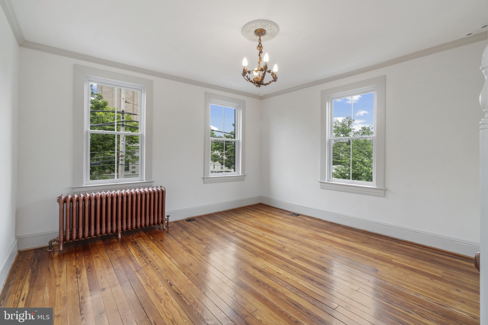 ROLAND PARK - Residential