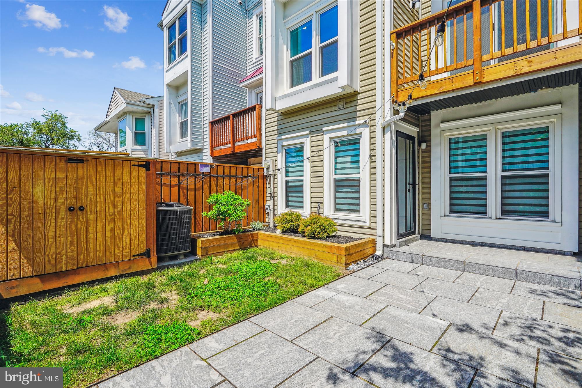 LITTLE ROCKY RUN - Residential Lease