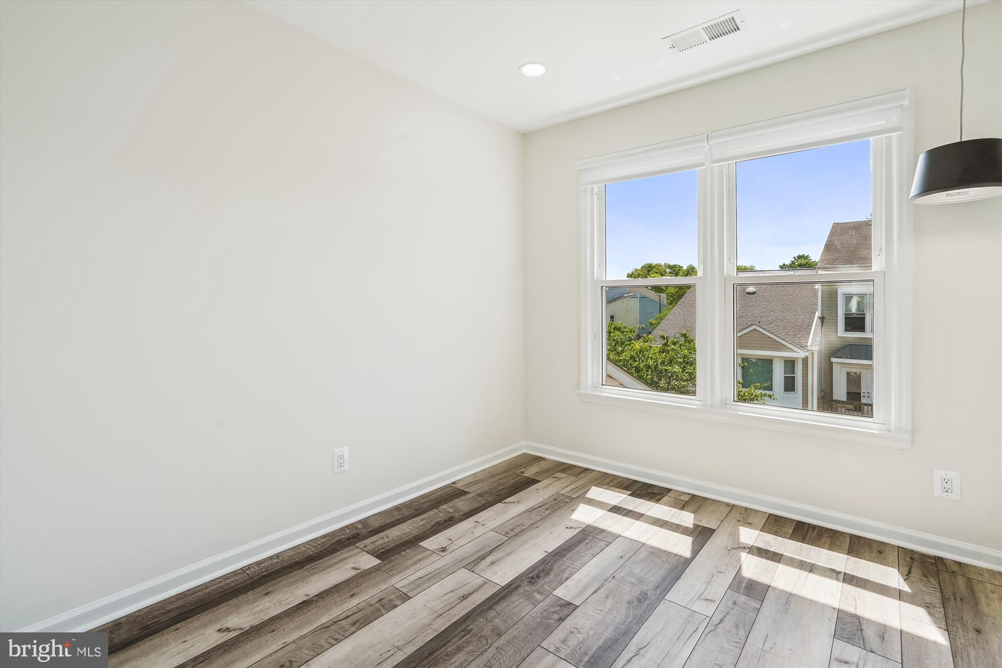 LITTLE ROCKY RUN - Residential Lease