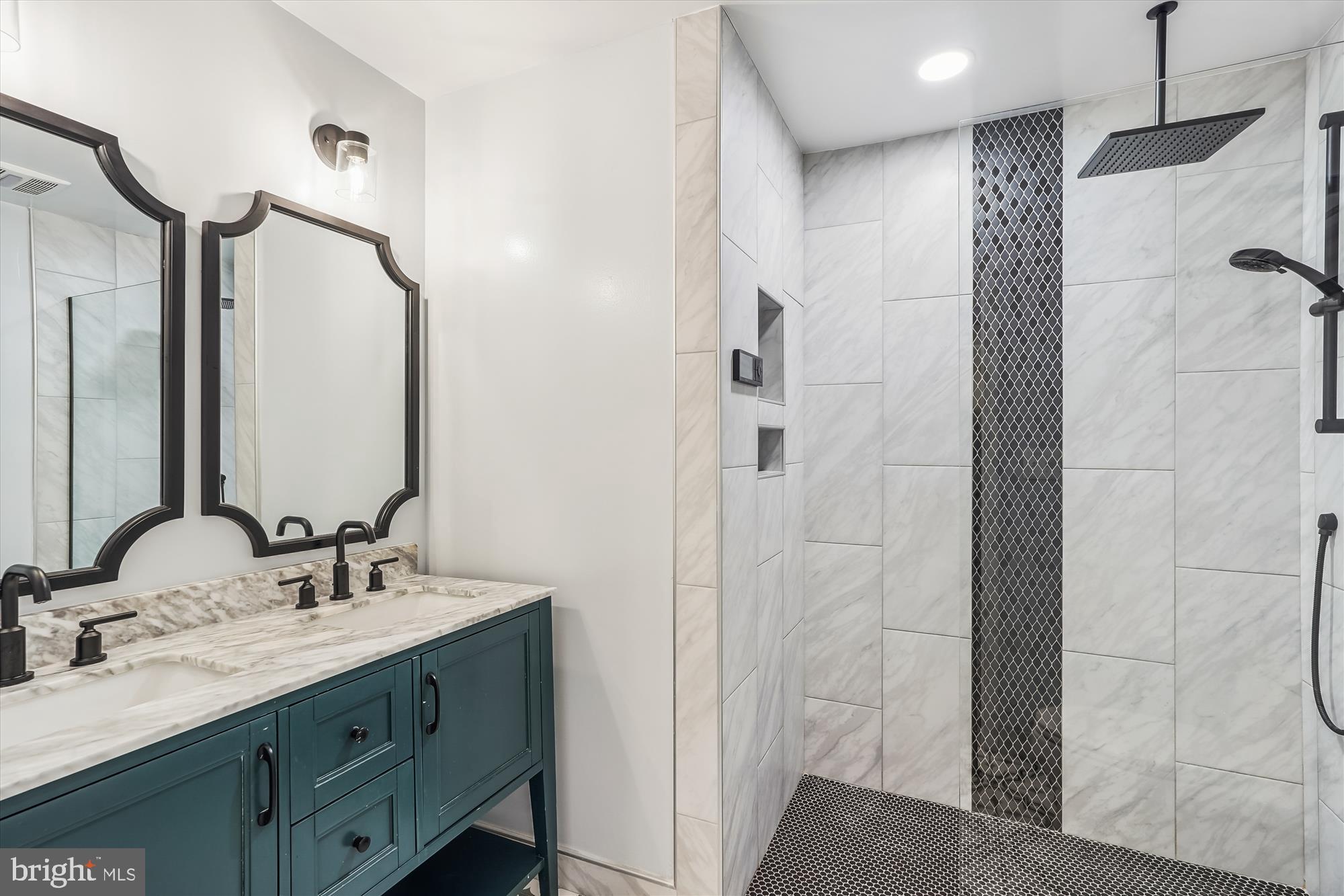 LITTLE ROCKY RUN - Residential Lease