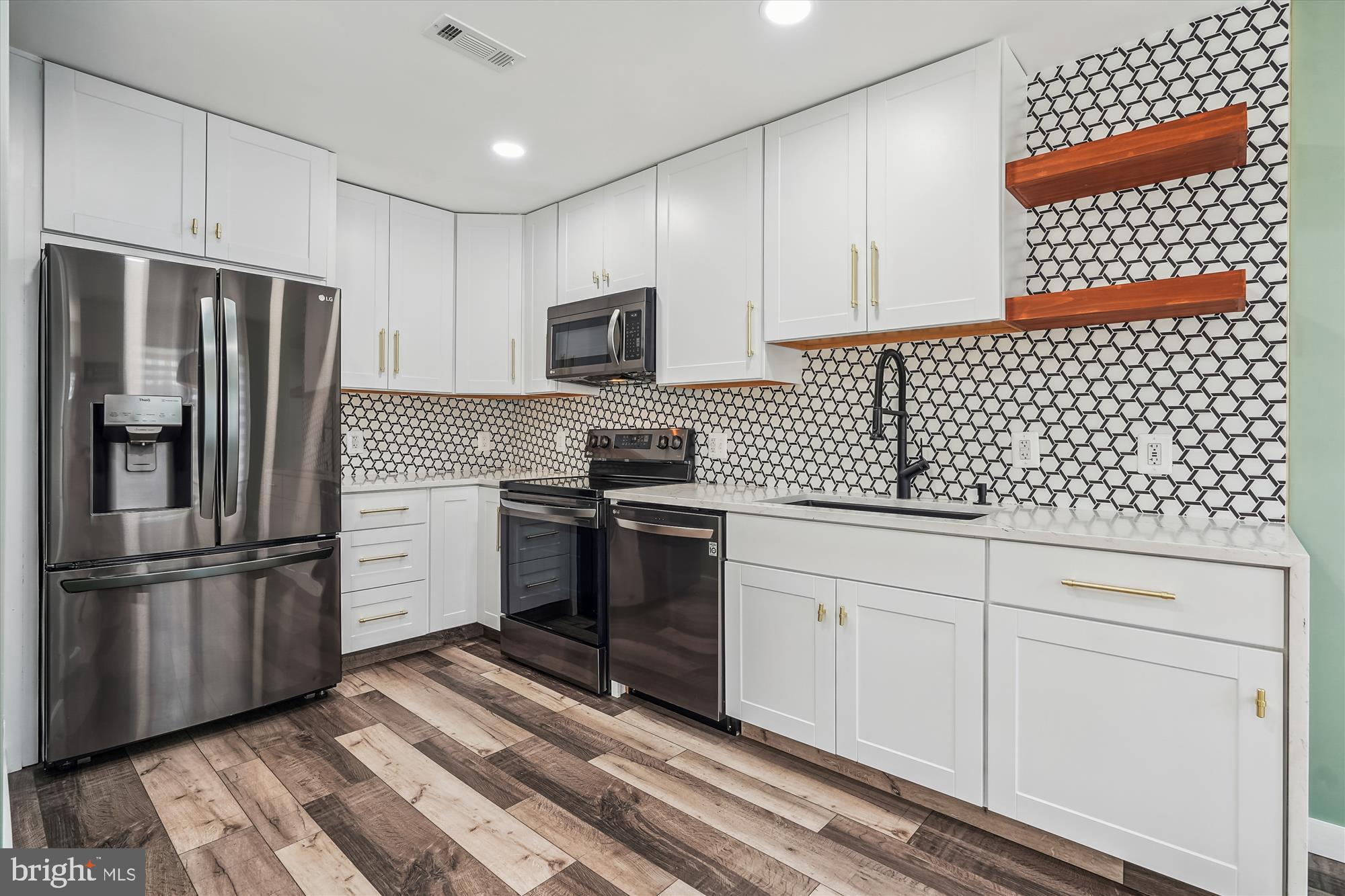 LITTLE ROCKY RUN - Residential Lease