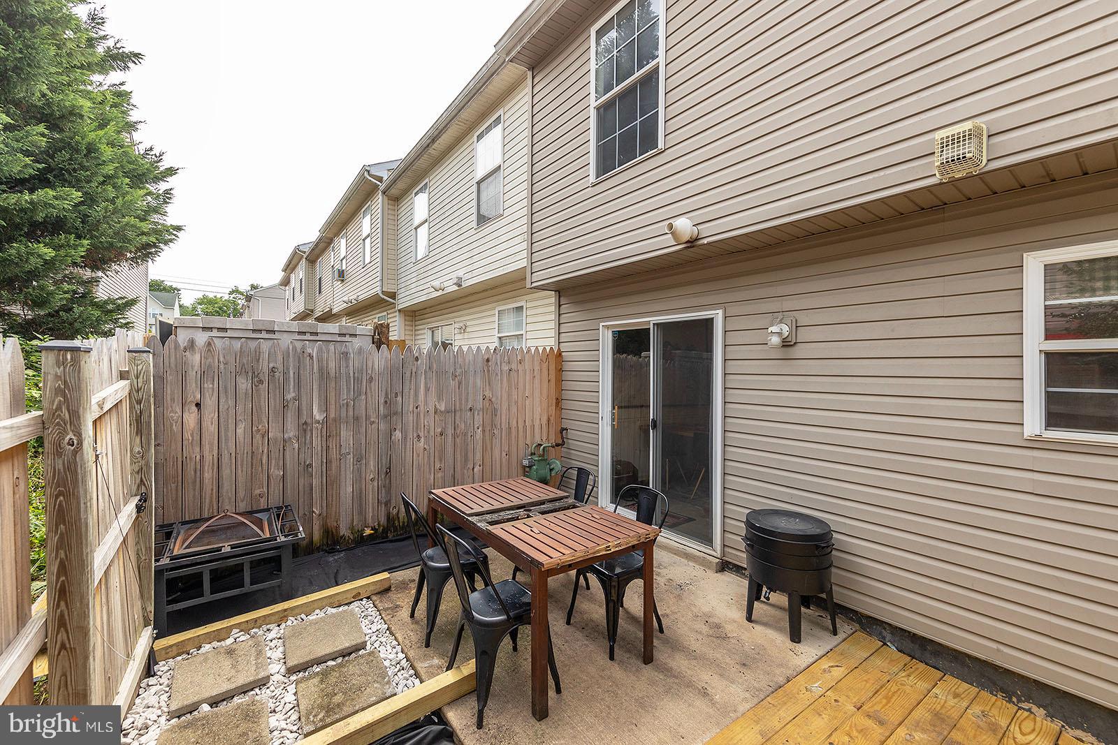 GEORGETOWN SQUARE - Residential