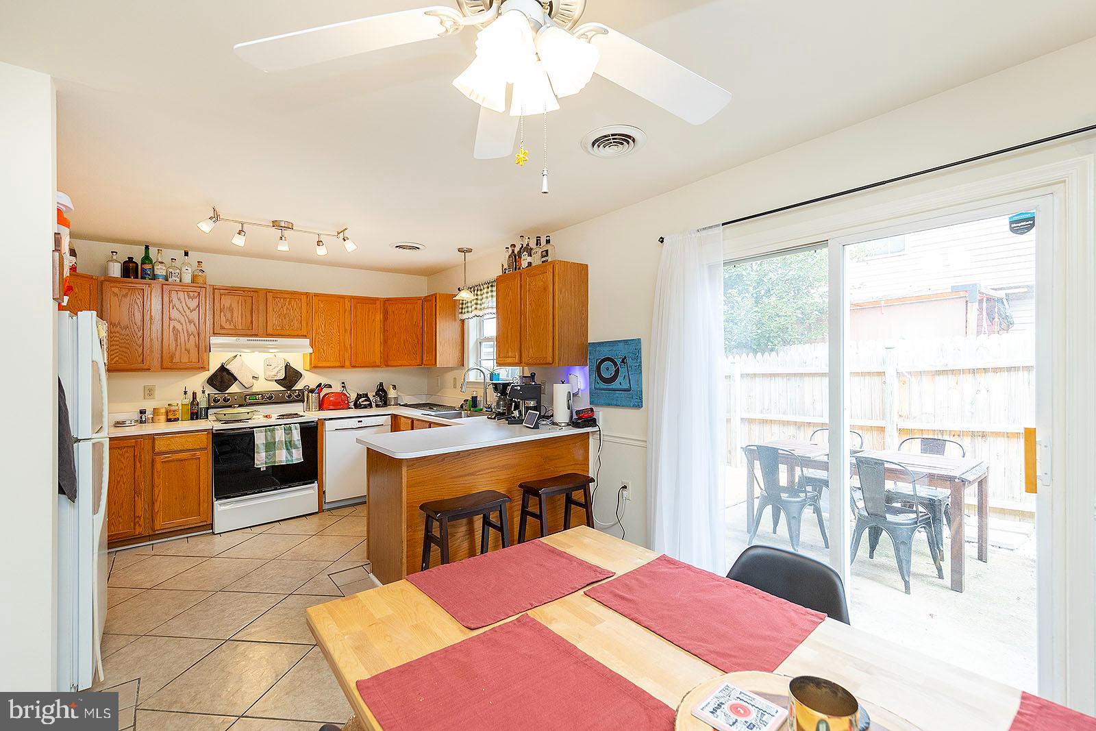 GEORGETOWN SQUARE - Residential