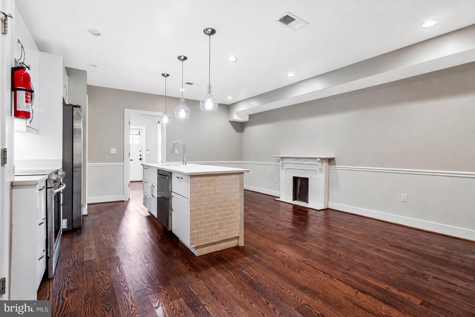 4005 7TH STREET NE 2