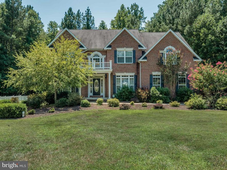 BEAUTIFUL 5bd 2.5ba colonial w/ OVER 4000 SQFT sitting on 1.48 acres! Attached garage. Arched entryways lead into the large Dining, Family and Living Rooms. Large kitchen w/island, lots of cabinets, & desk space. Deck off kitchen leads to flat backyard. Large Master Bedroom w/ soaking tub, walk in shower, dual vanities, WIC, and large balcony. Finished Rec Room in Basement. Home Warranty included!