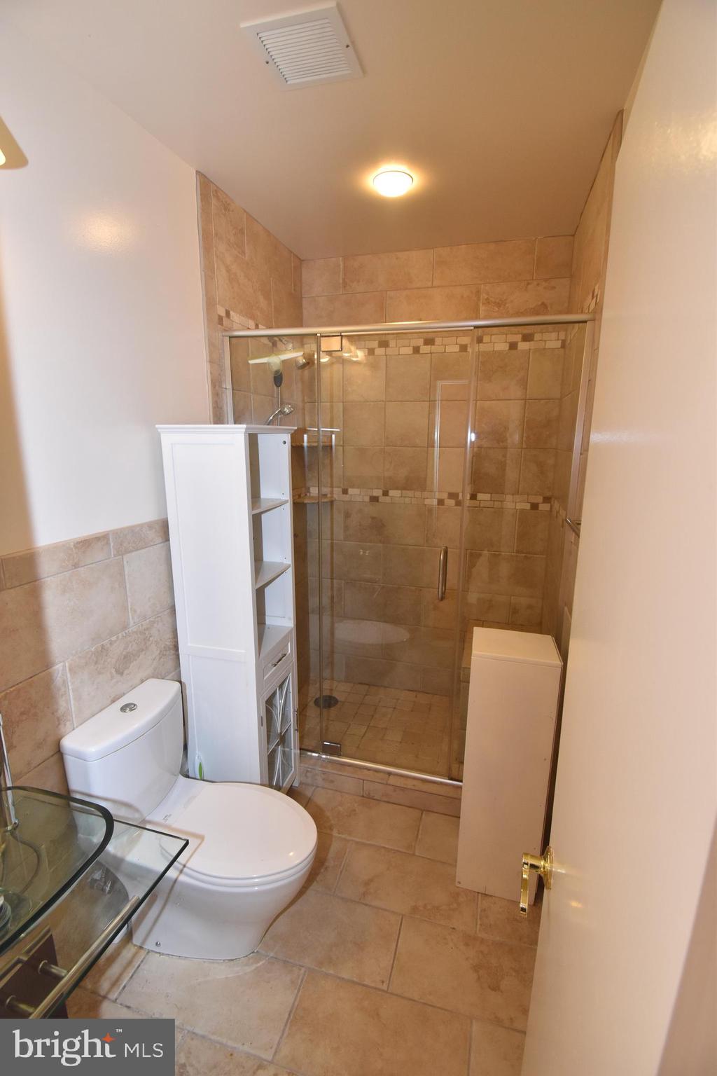 RIVER PLACE NORTH - Residential Lease