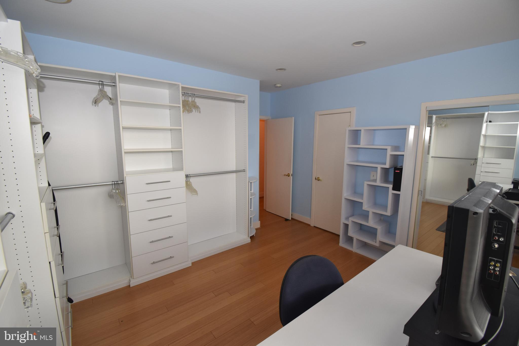 RIVER PLACE NORTH - Residential Lease