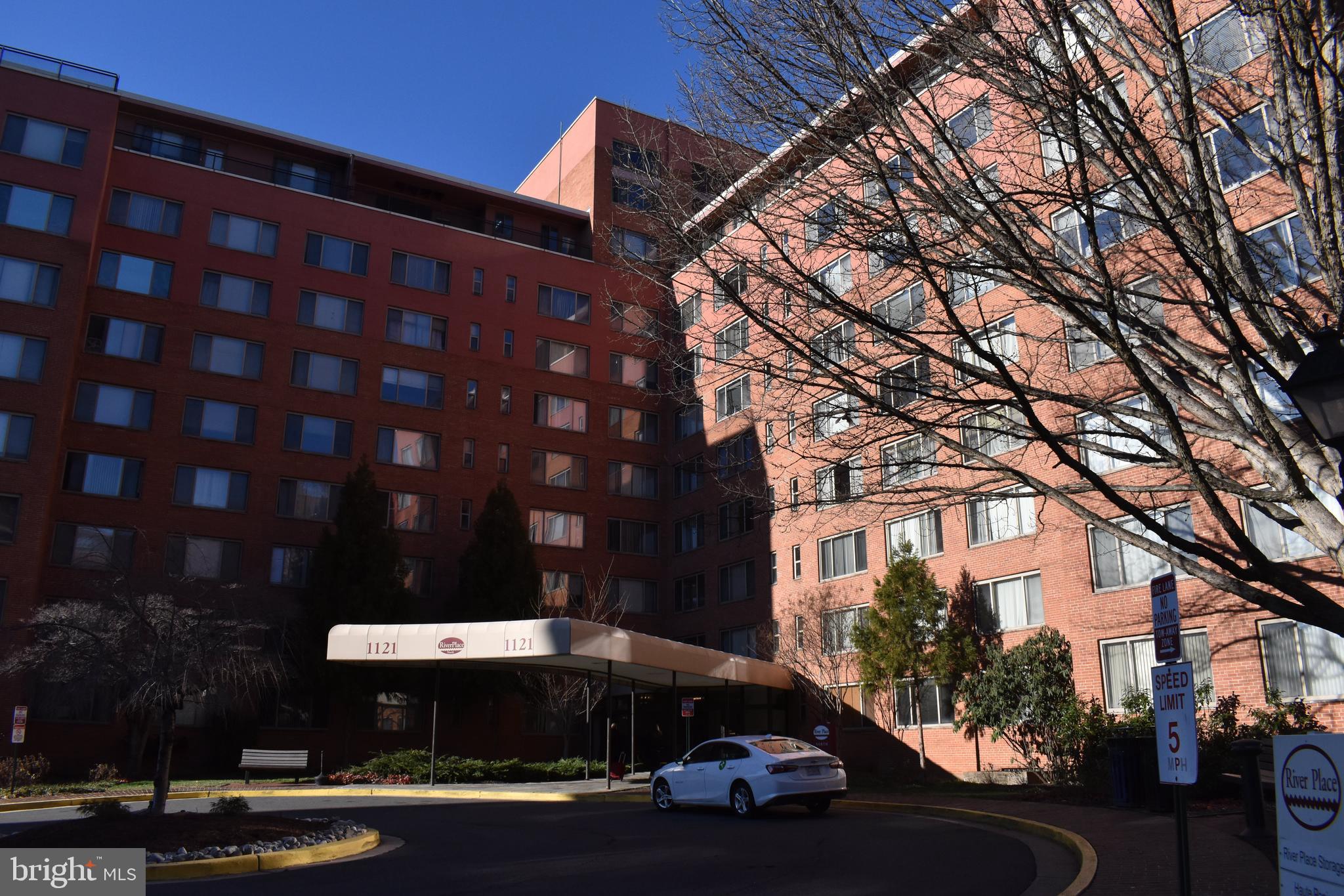 RIVER PLACE NORTH - Residential Lease