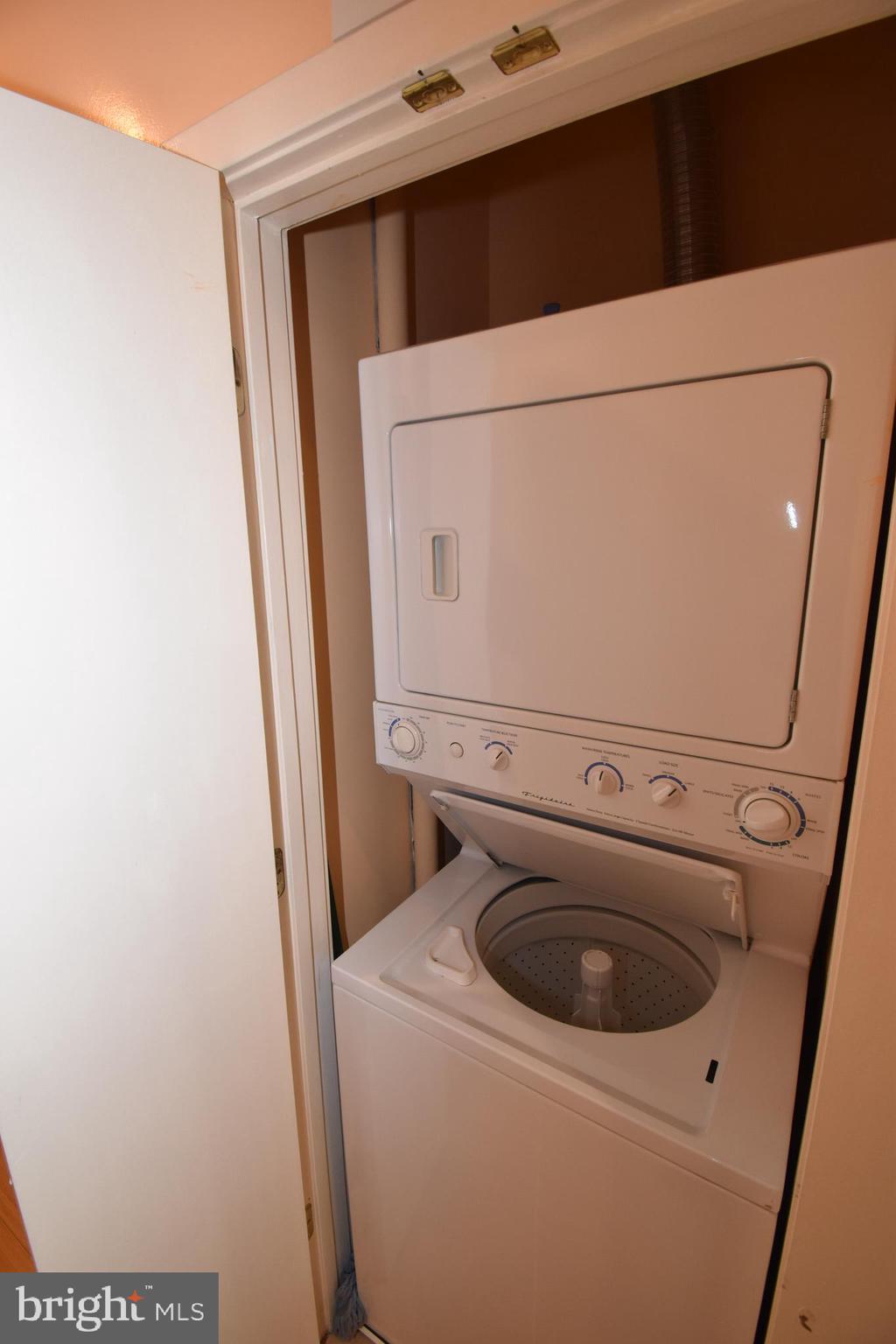 RIVER PLACE NORTH - Residential Lease