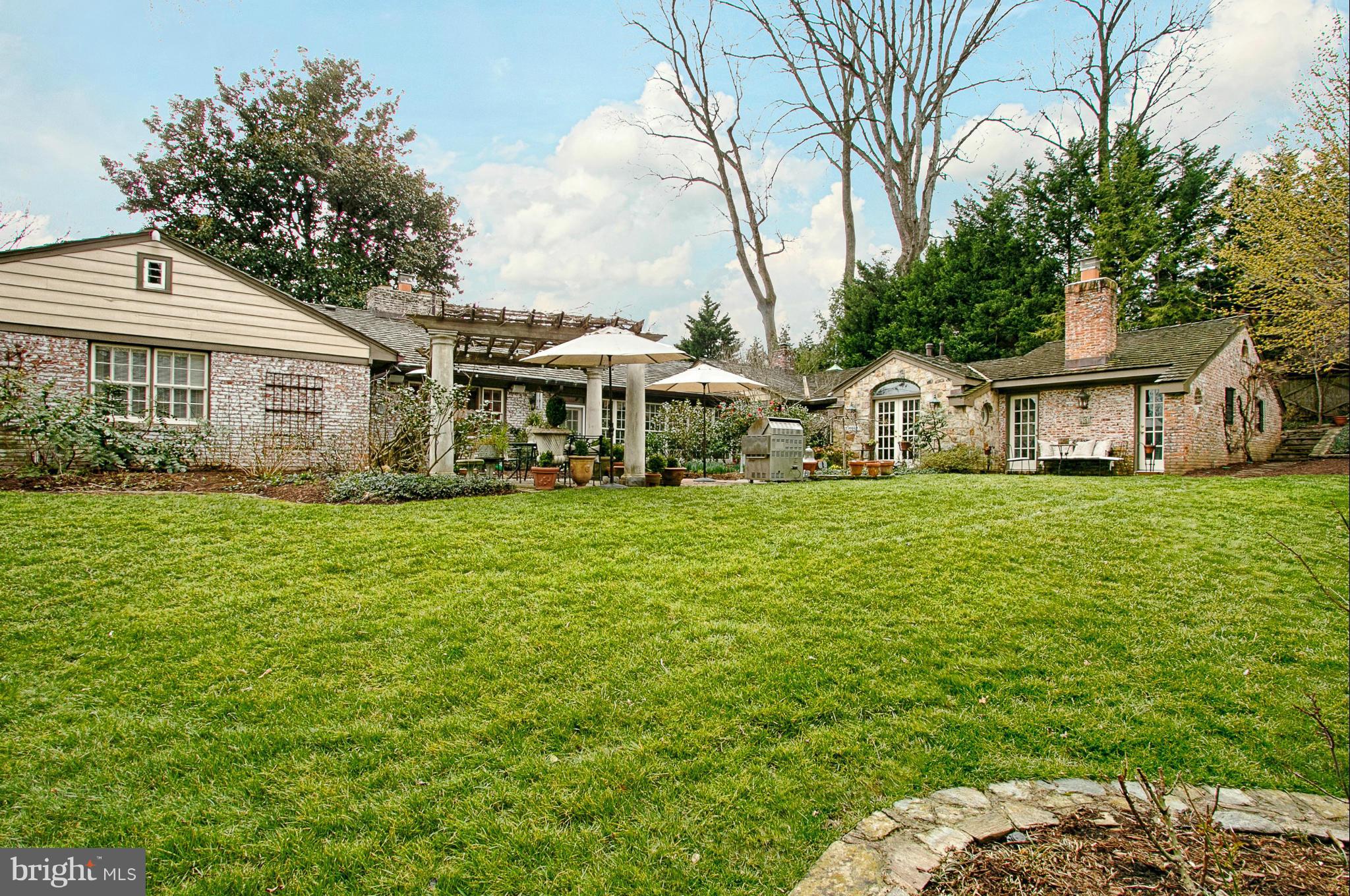 COUNTRY CLUB HILLS - Residential