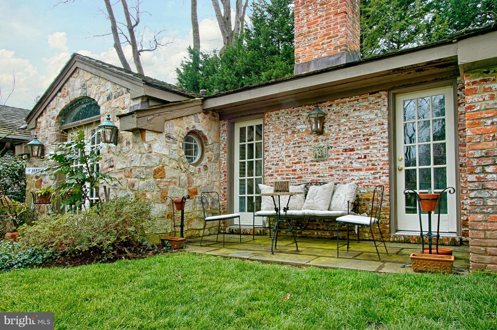 COUNTRY CLUB HILLS - Residential